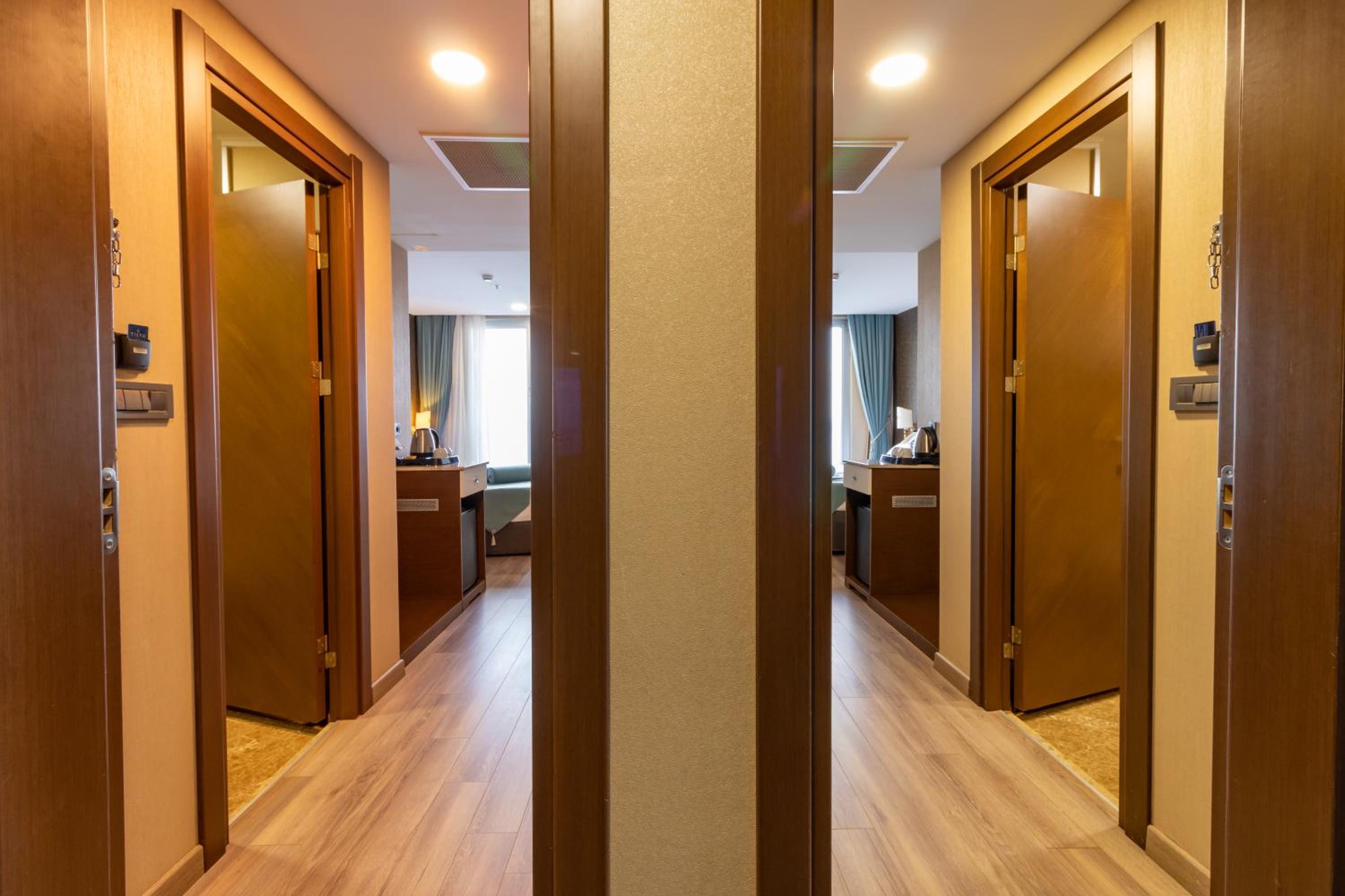 Two Connecting Double Rooms with Mountain View photo 3