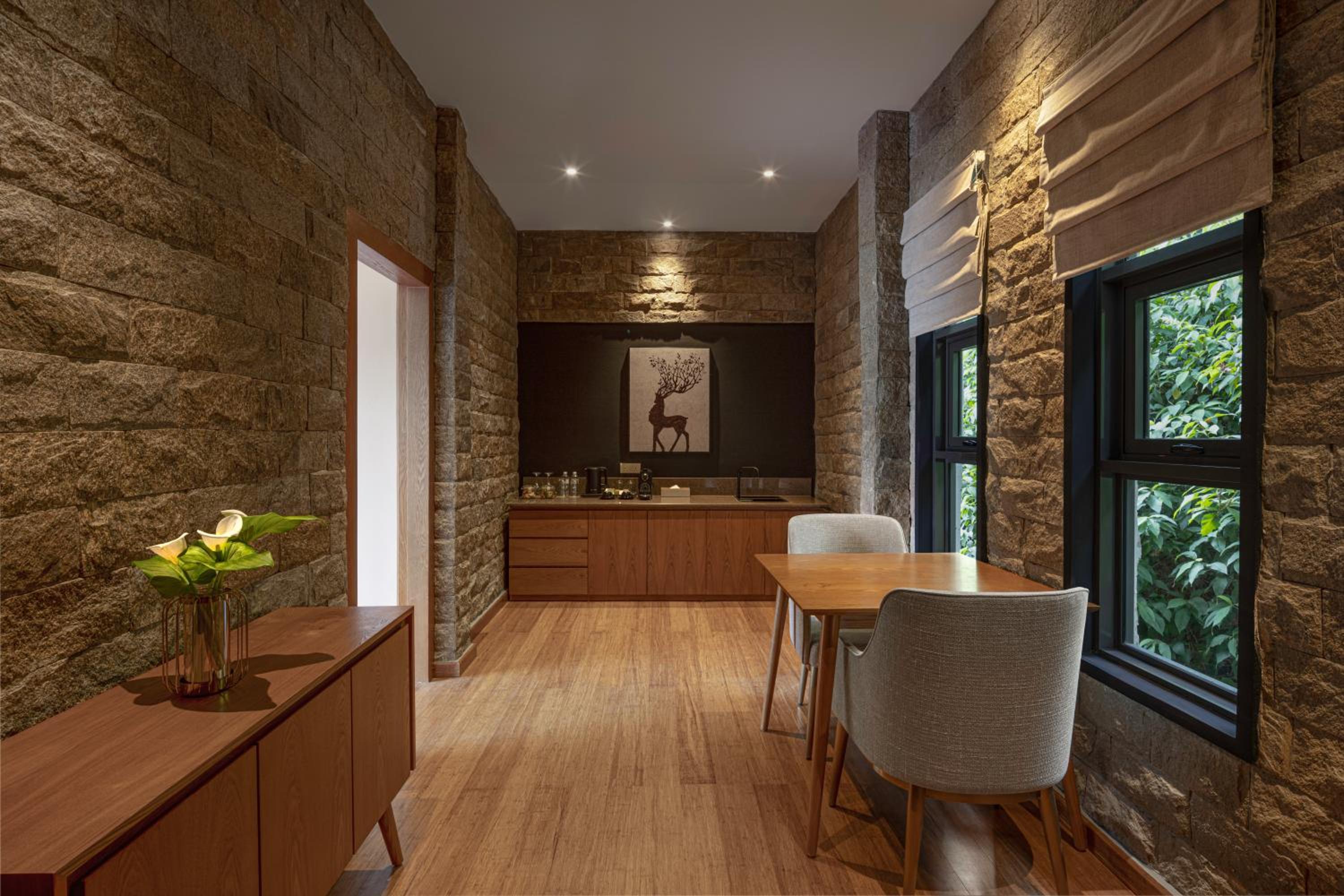Mountain View Suite - with a Free Visit to Organic Strawberry & Vegetable garden and to pick your own Strawberry , 10% off on Spa and Excursions + Early check in Late check out on availability photo 3