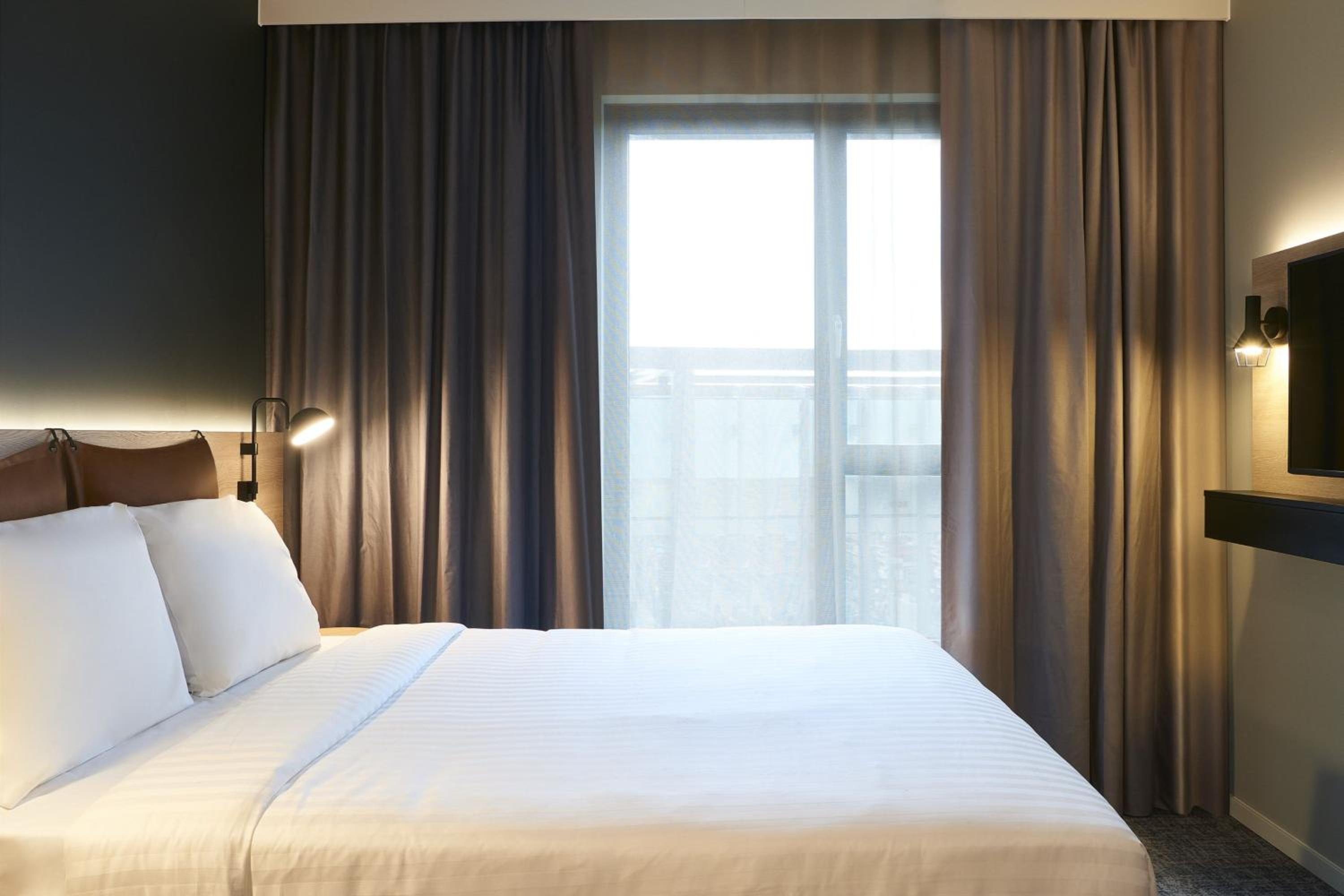 Moxy Lookout Queen Room - High Floor