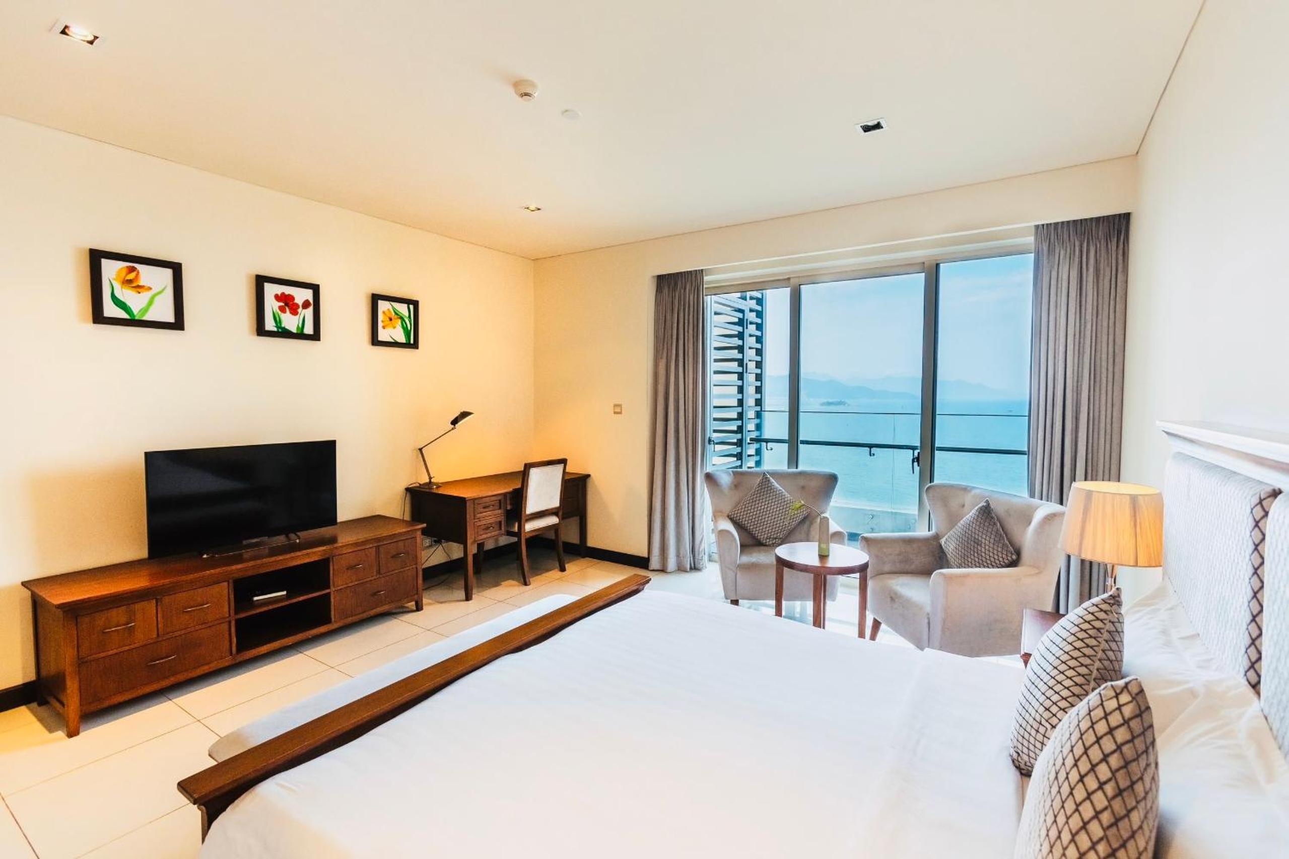 Two-Bedroom Suite - Photo 3