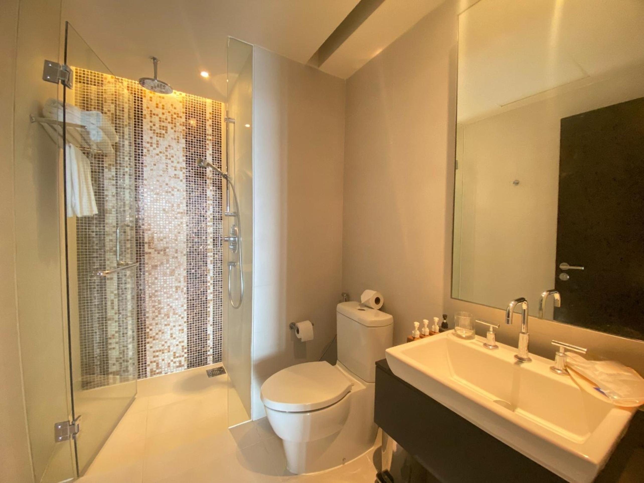 Two-Bedroom Suite - Photo 7