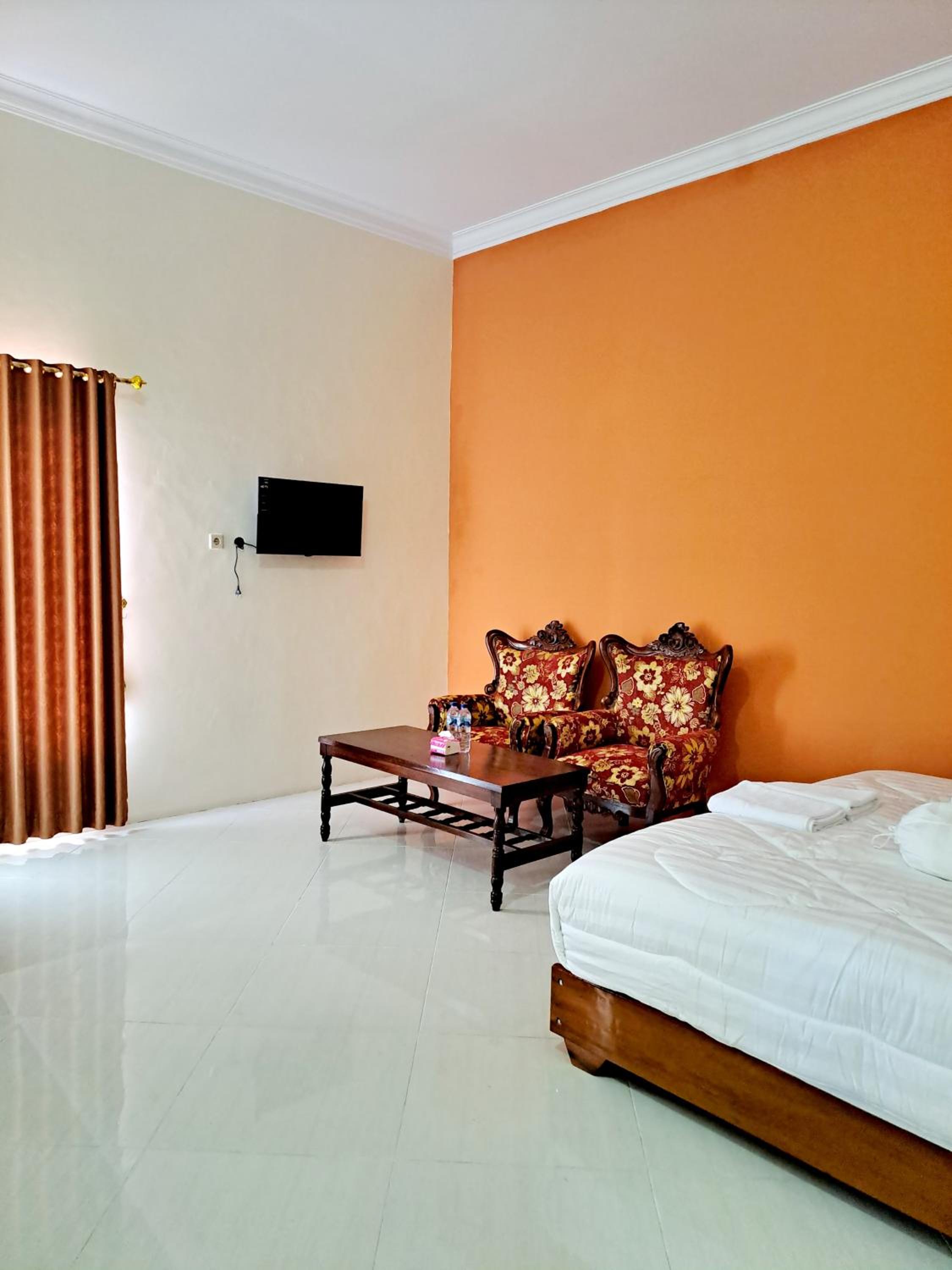 Deluxe Double Room with Balcony photo 2