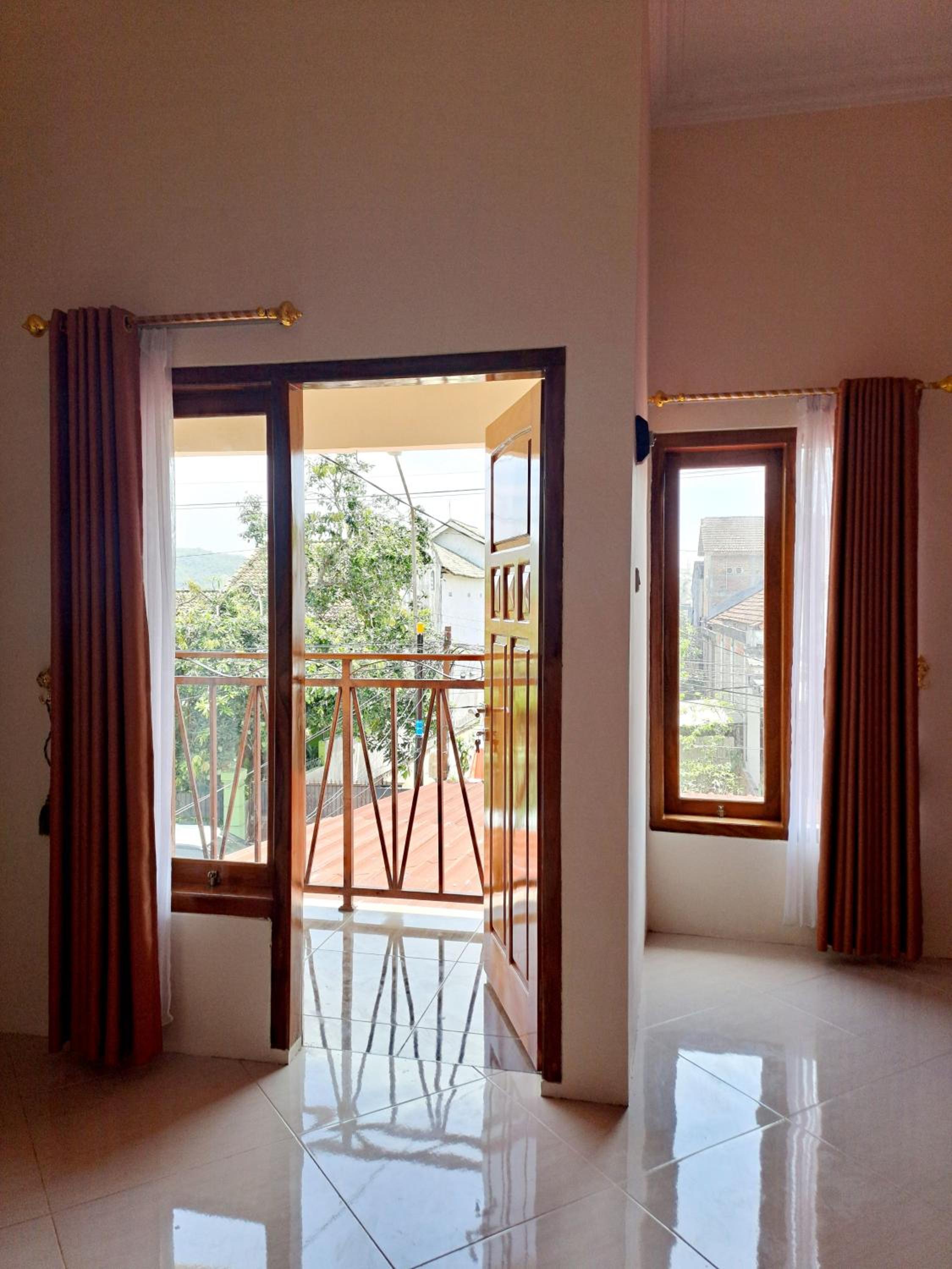 Deluxe Double Room with Balcony photo 3