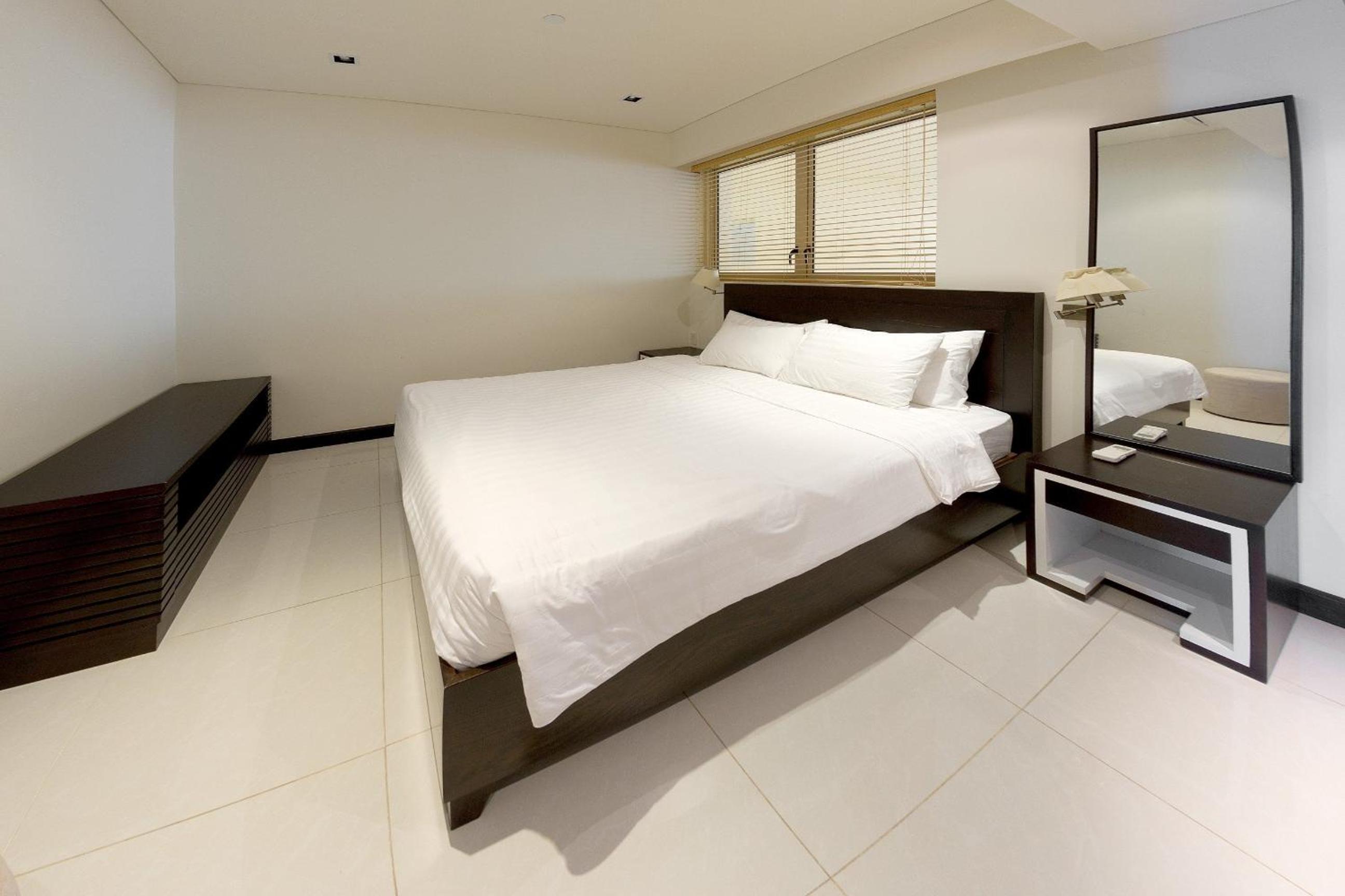 Two-Bedroom Suite - Photo 6