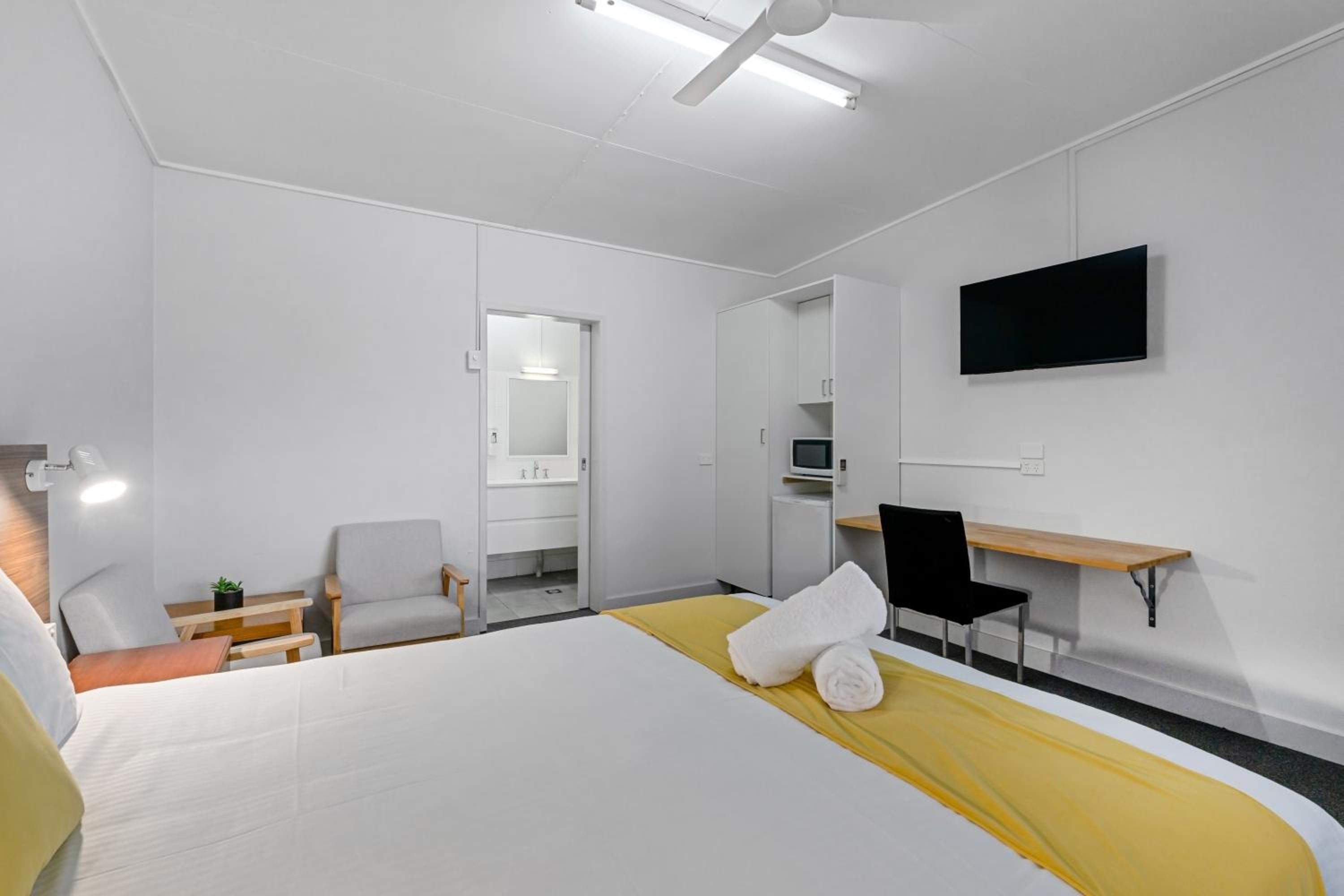 King Room - Non Smoking photo 3