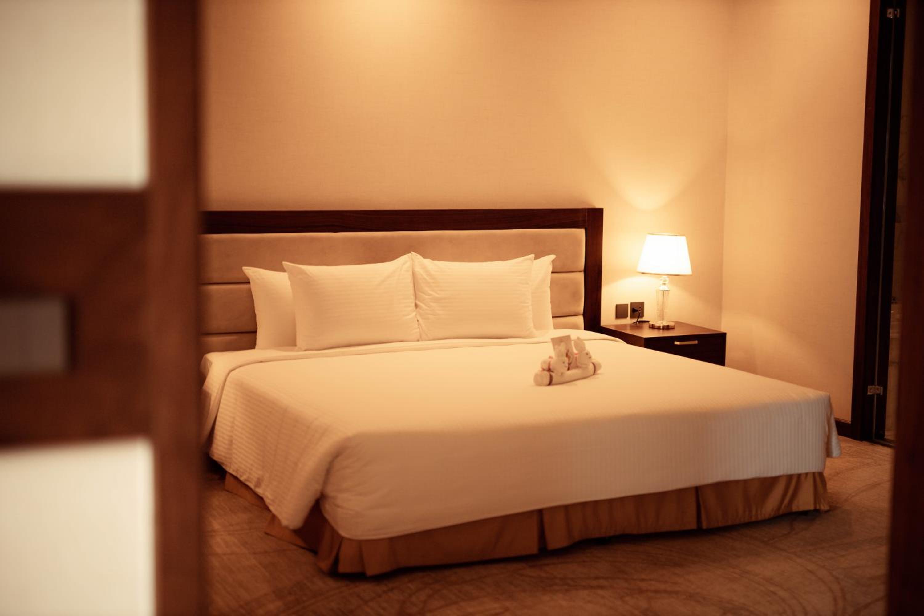 Executive Suite - Photo 9