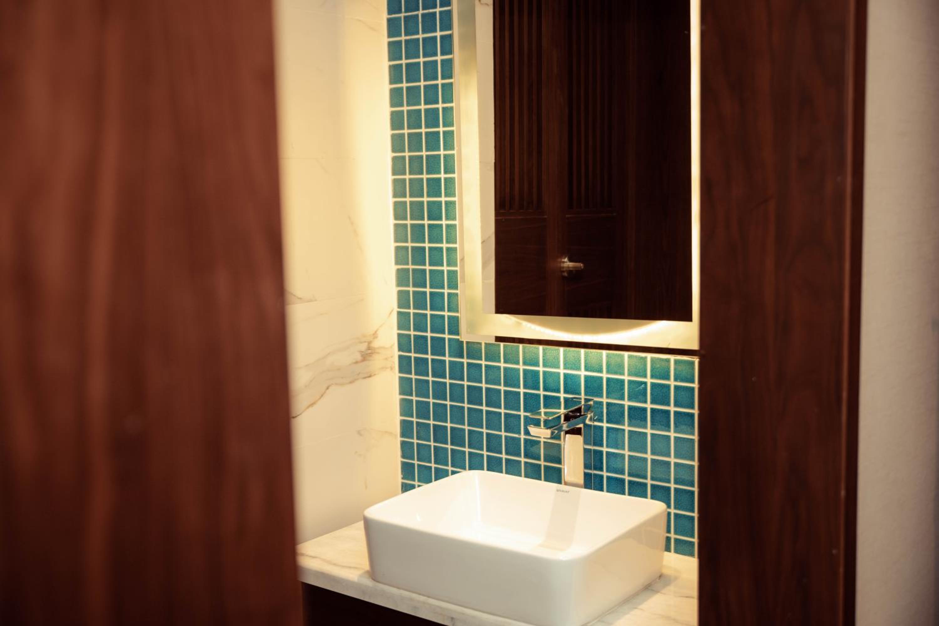 Executive Suite - Photo 7