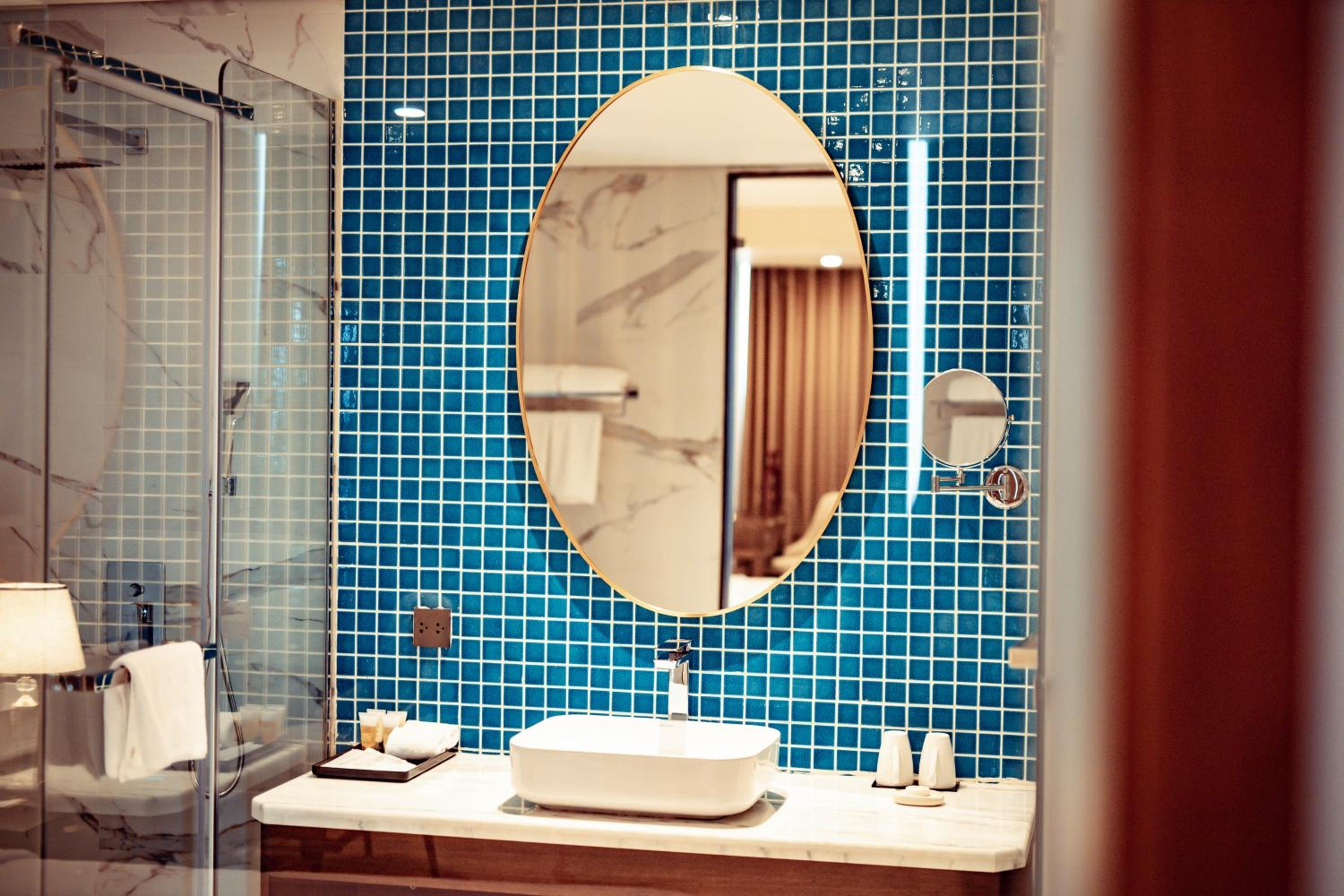 Executive Suite - Photo 4