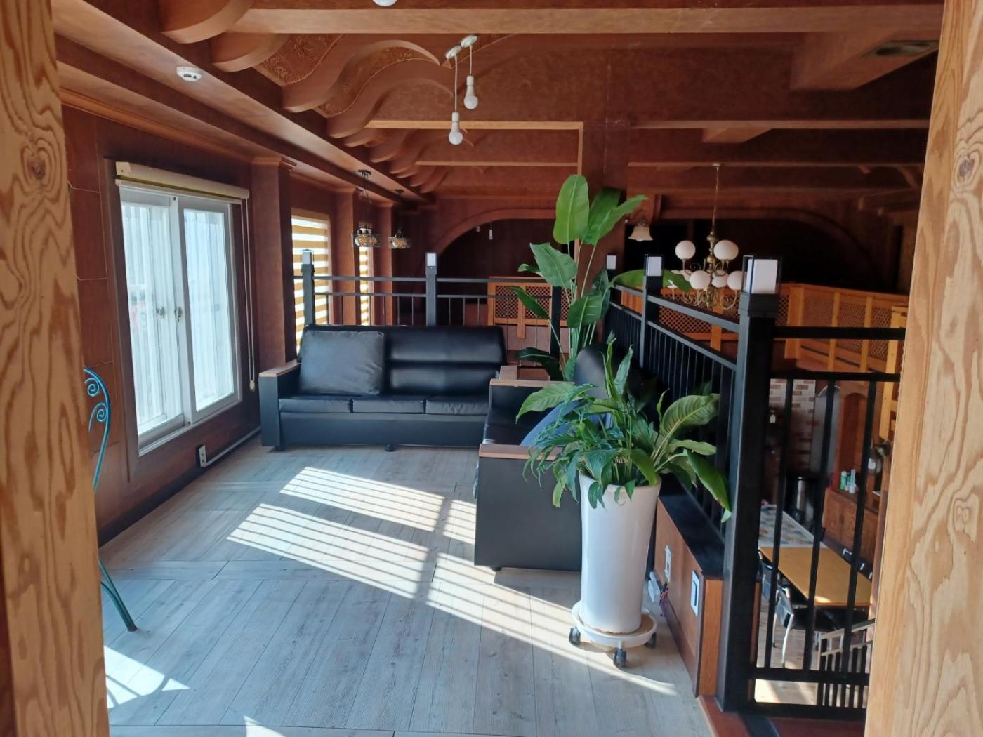 Five-Bedroom House - Photo 44
