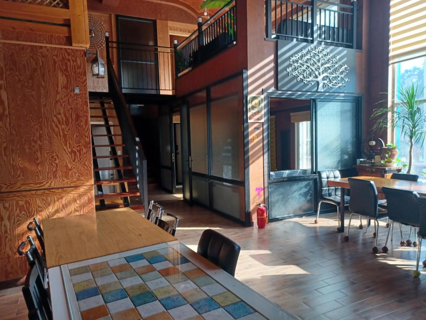 Five-Bedroom House - Photo 24
