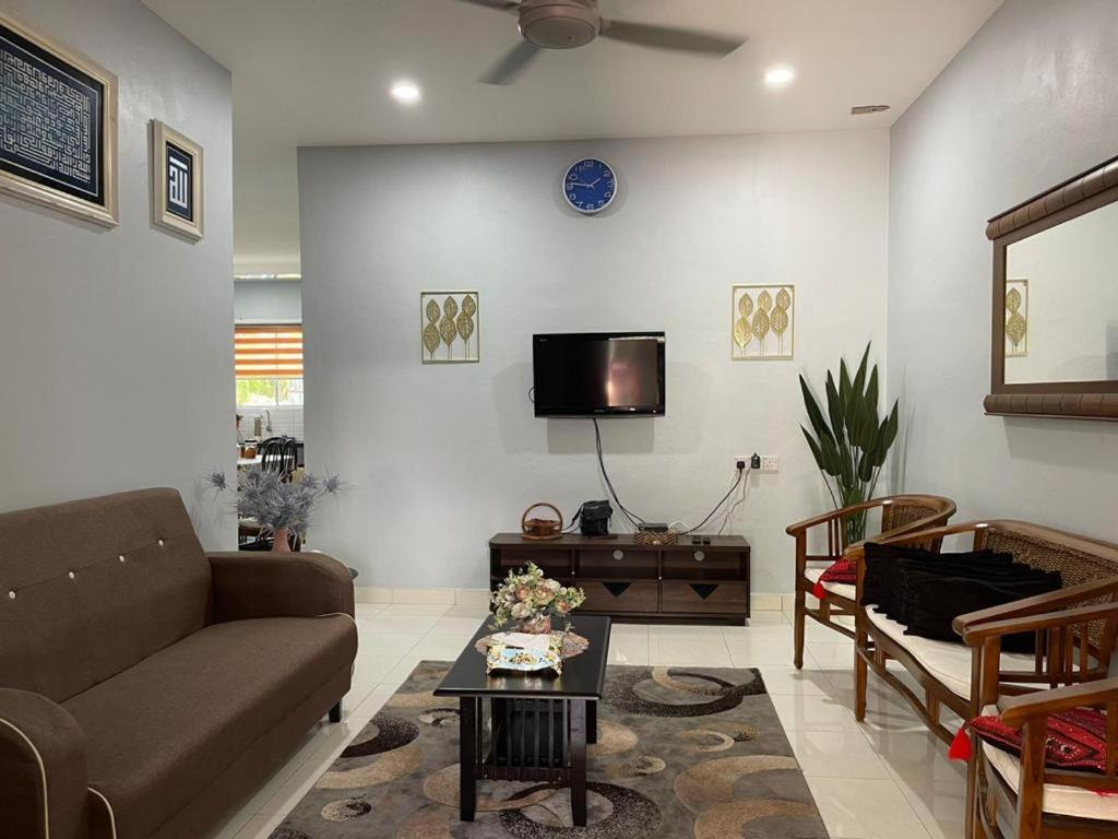 Three-Bedroom House photo 1