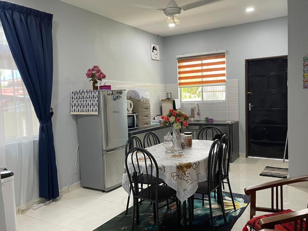 Three-Bedroom House photo 2