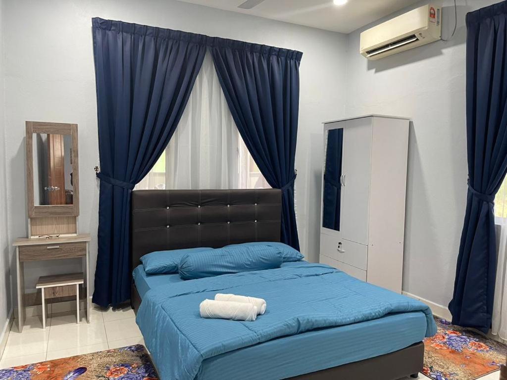 Three-Bedroom House photo 1