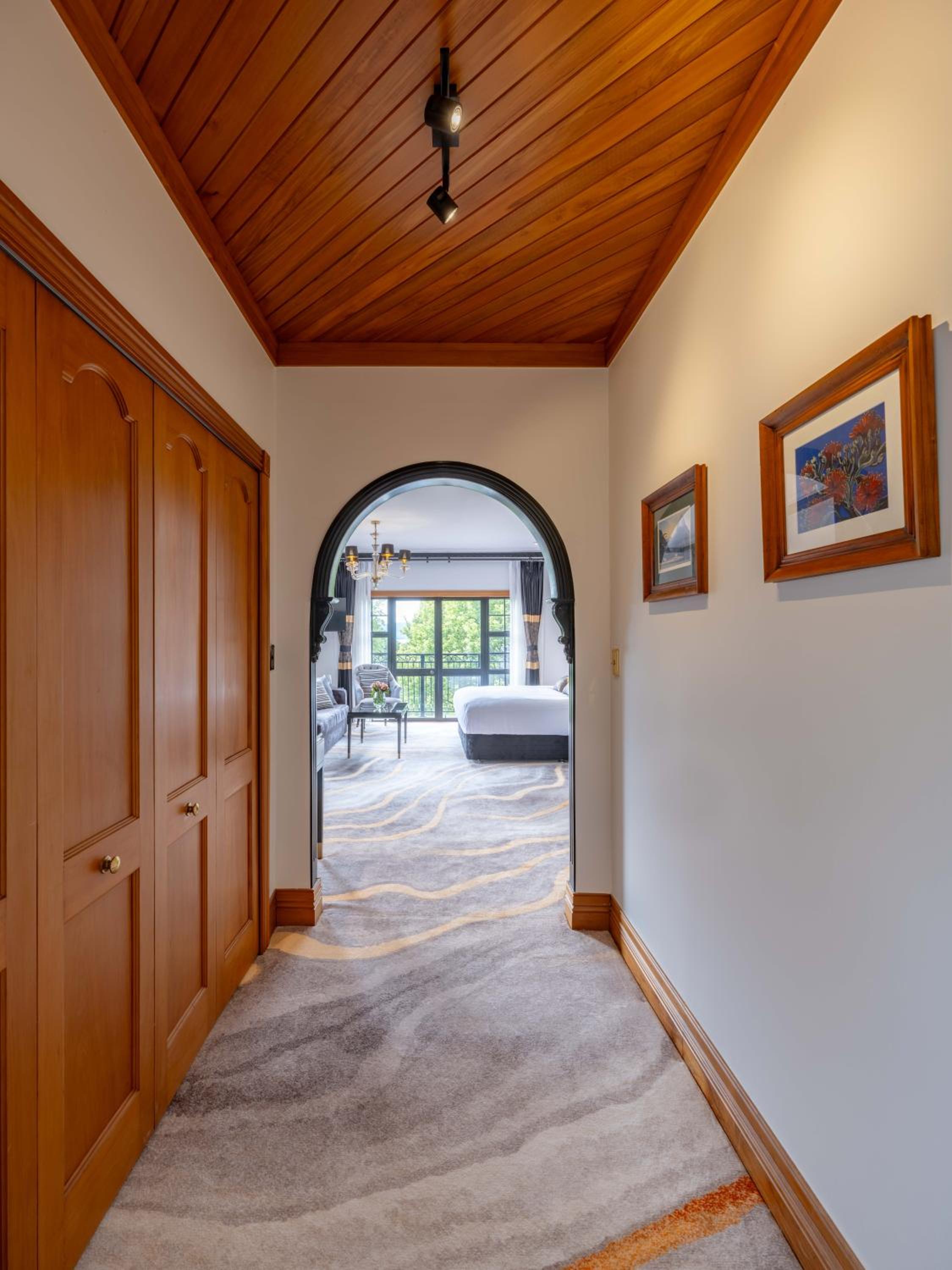 Lodge Suite - Photo 3