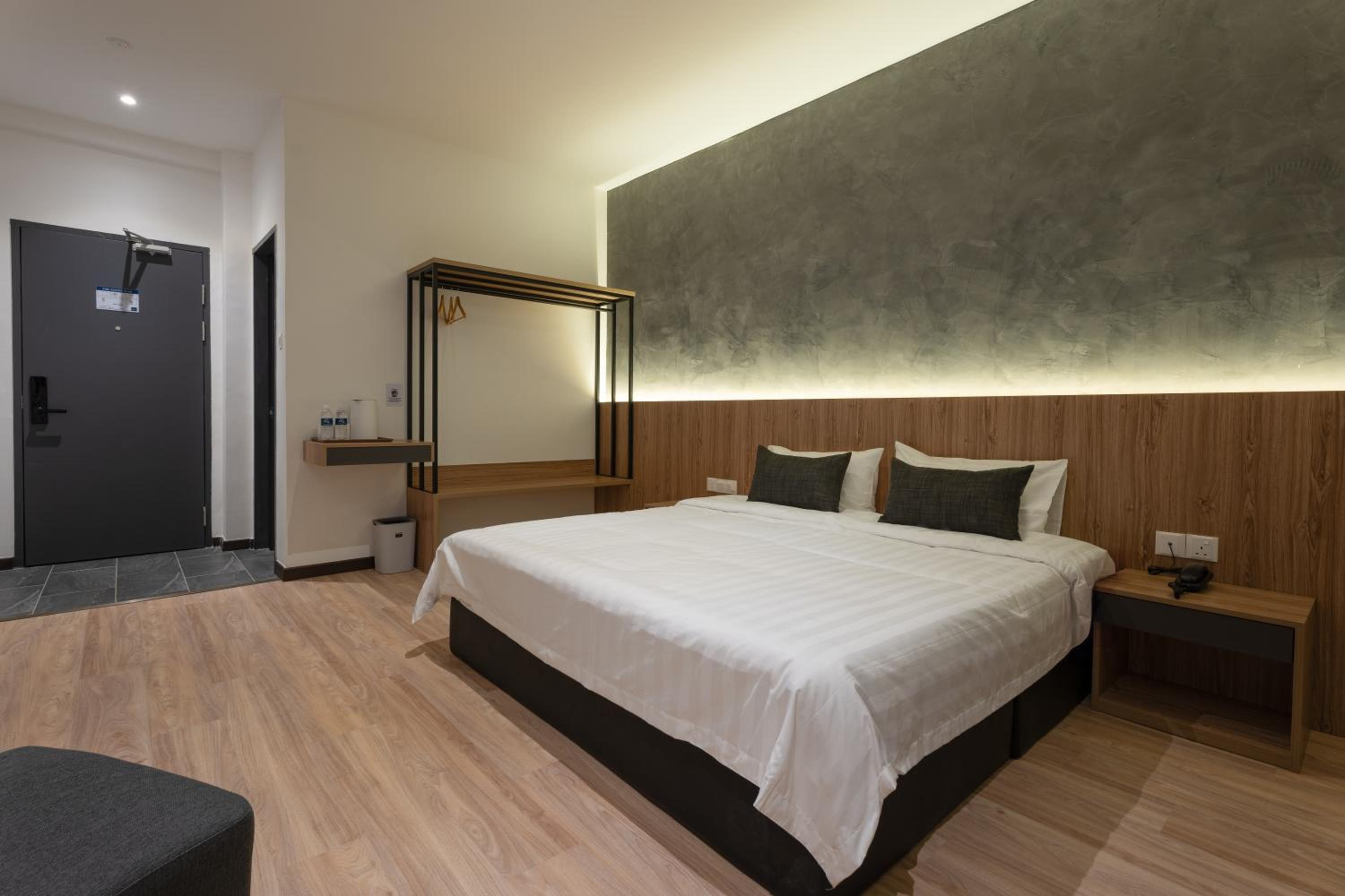 Deluxe King Suite photo 2
