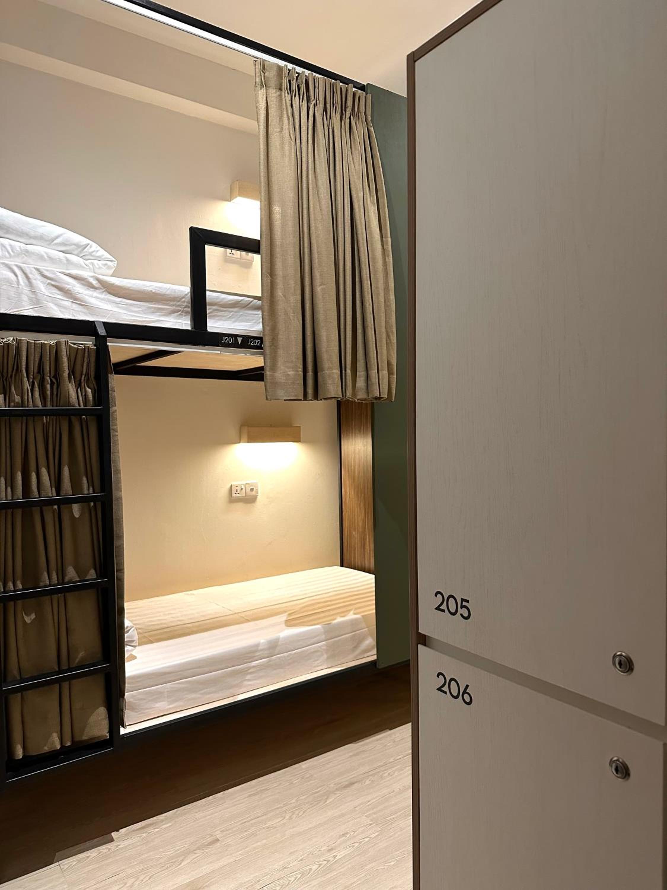 8-Bed Female Dormitory Room photo 1