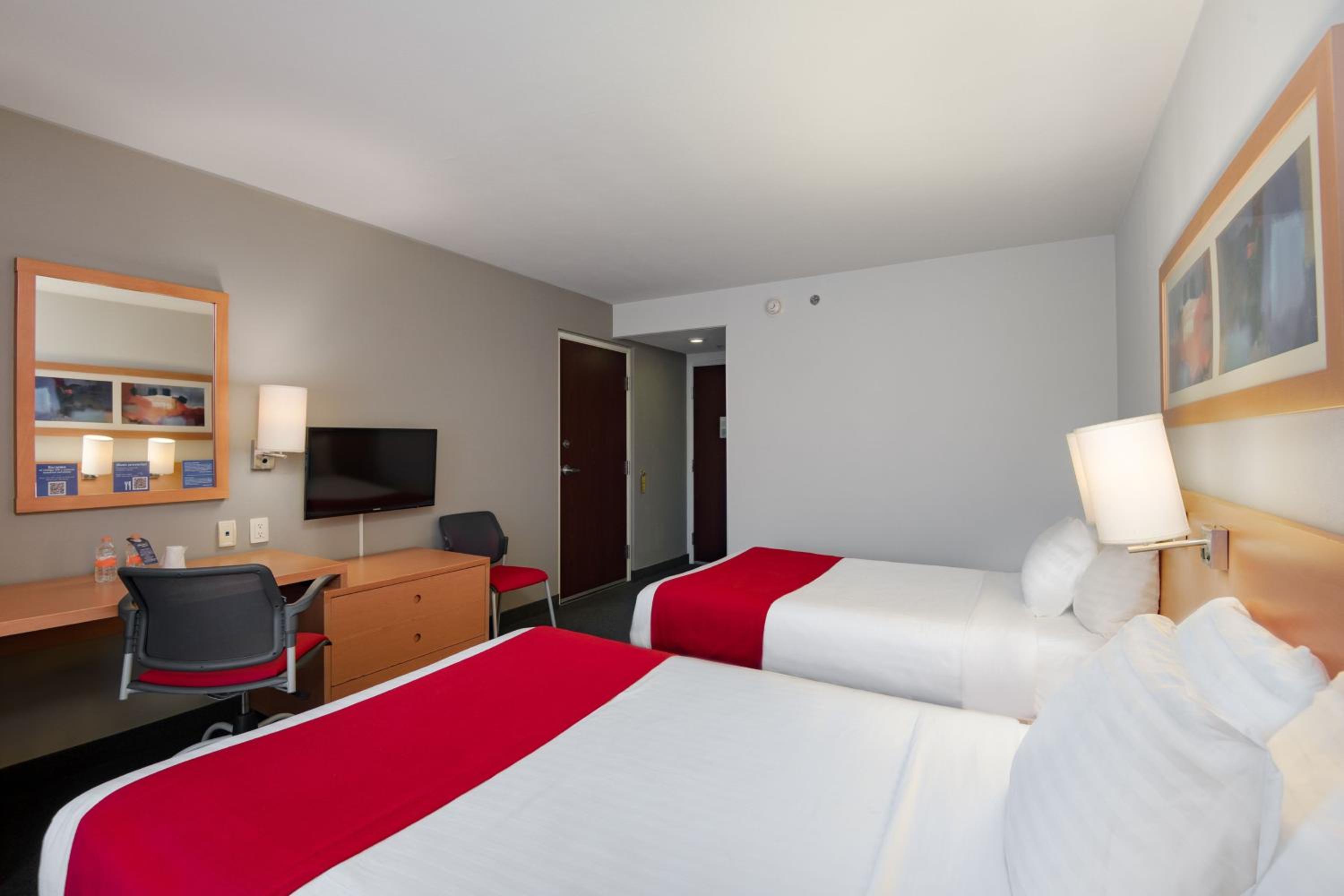 Double Room with Two Double Beds - Photo 10