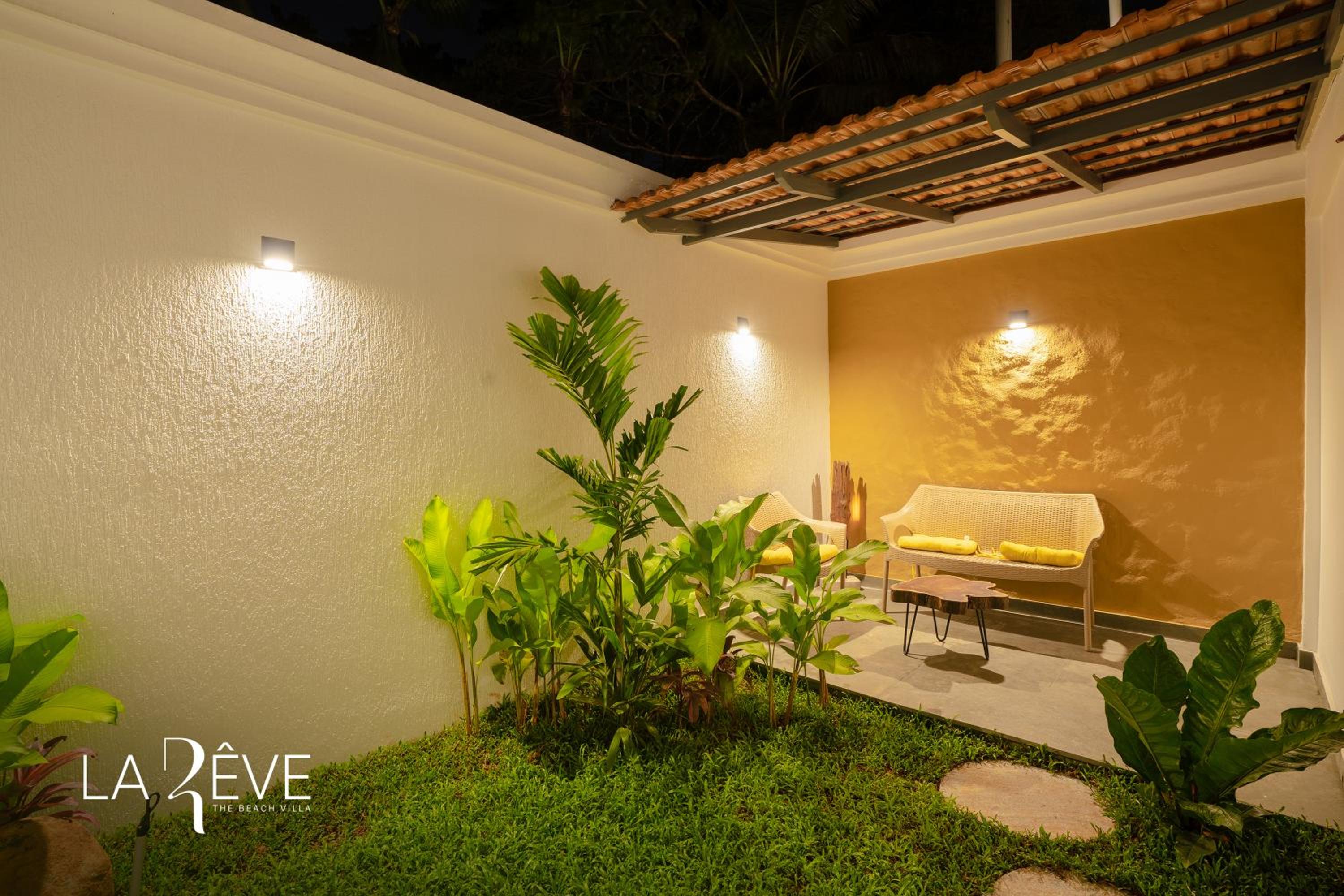 Villa with Garden View - Photo 3