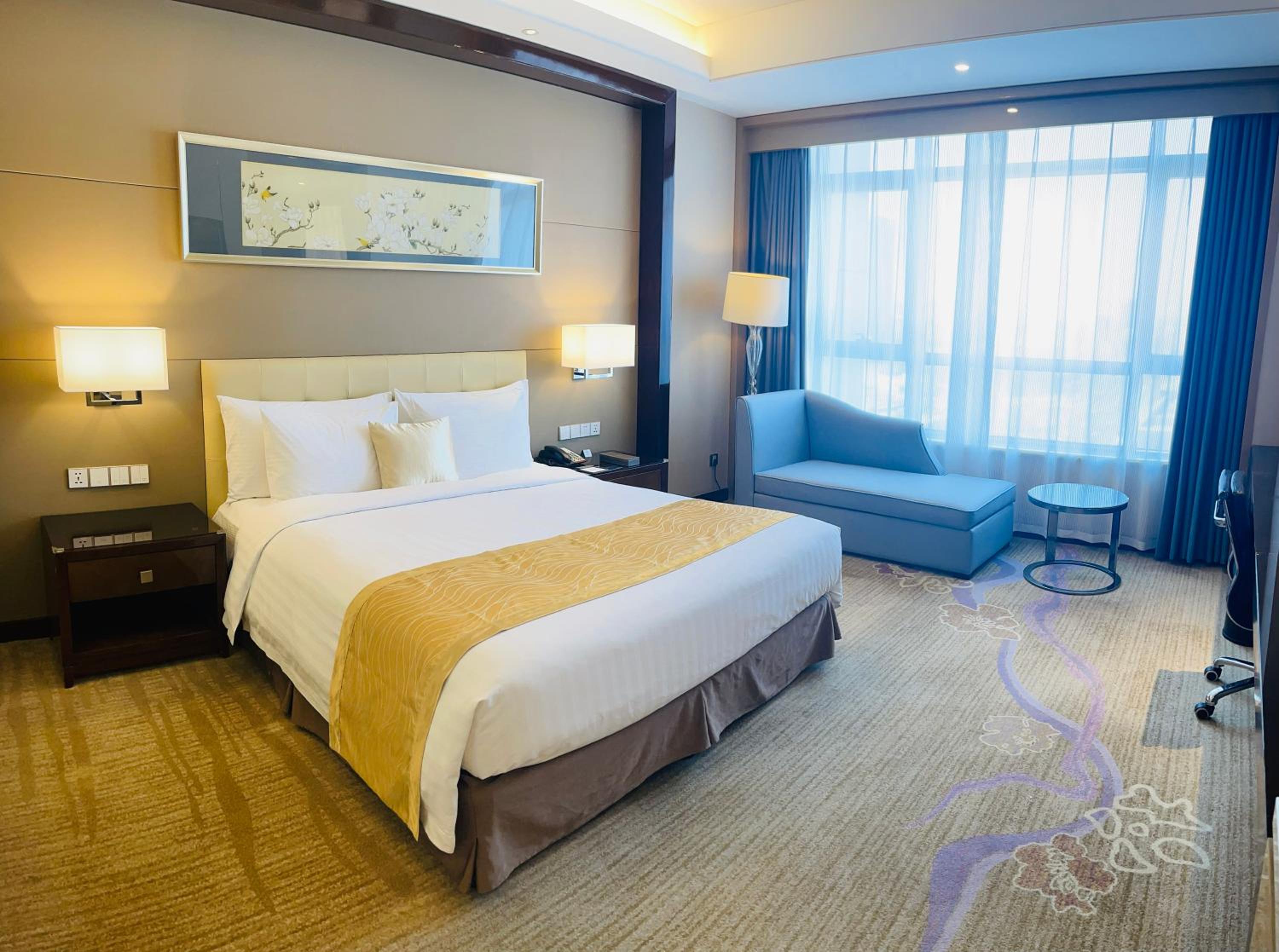 Deluxe King Room photo 3
