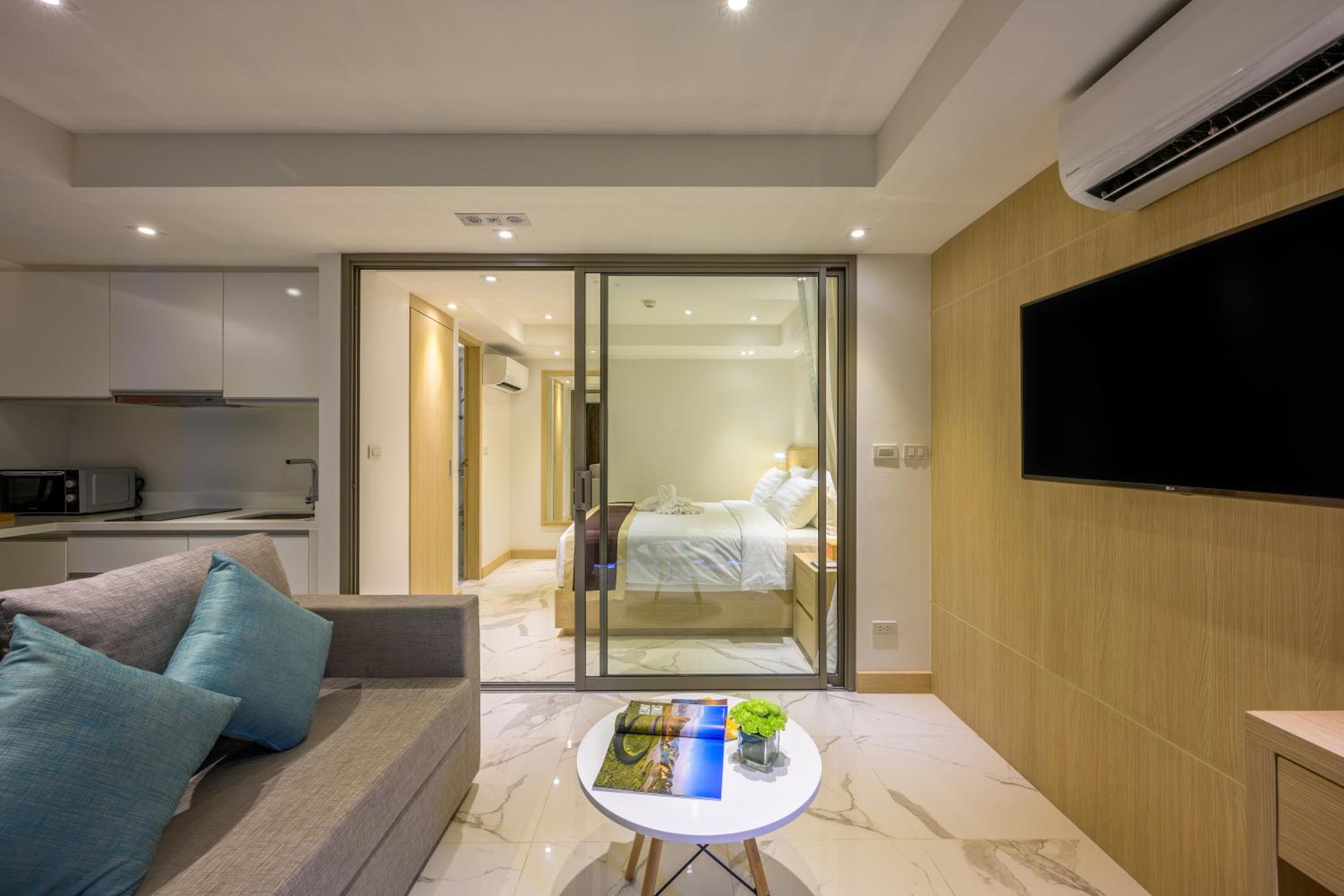 Executive Suite - Photo 3