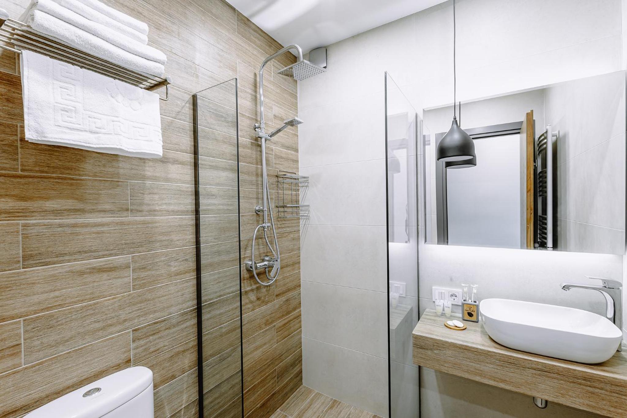 Budget Double Room - Photo 9
