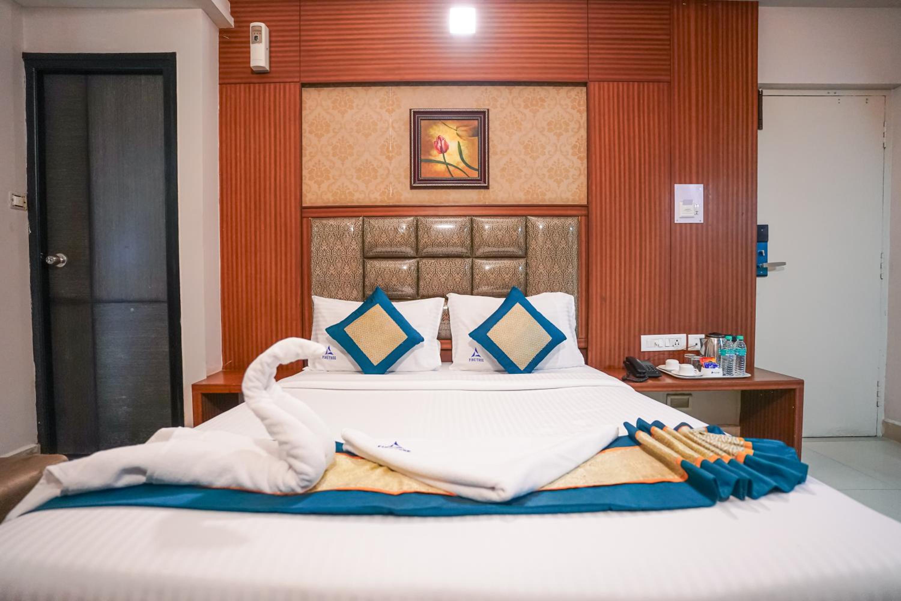 Deluxe Double Room - Photo 13