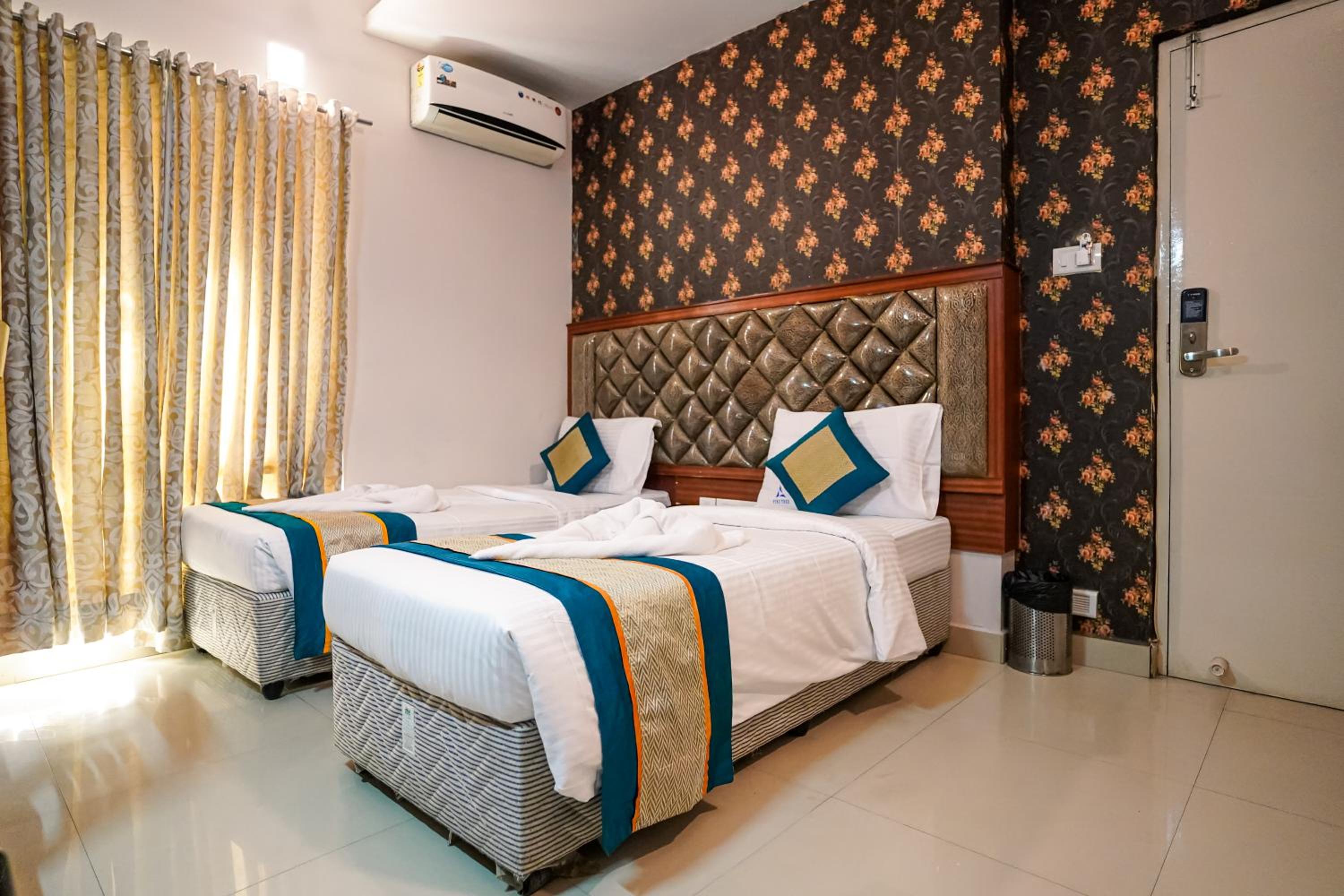 Standard Double Room - Photo 8