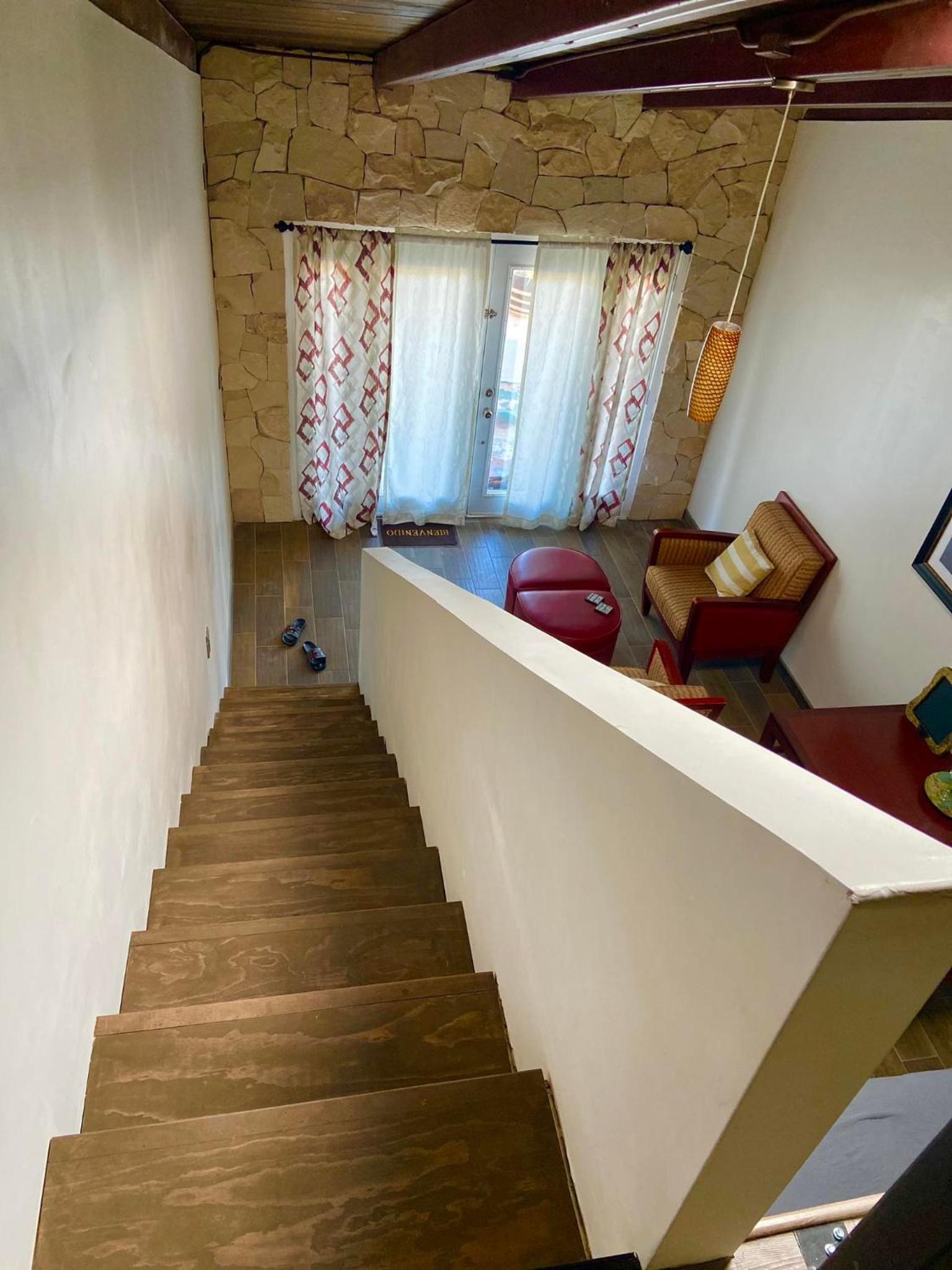 Studio - Split Level photo 1
