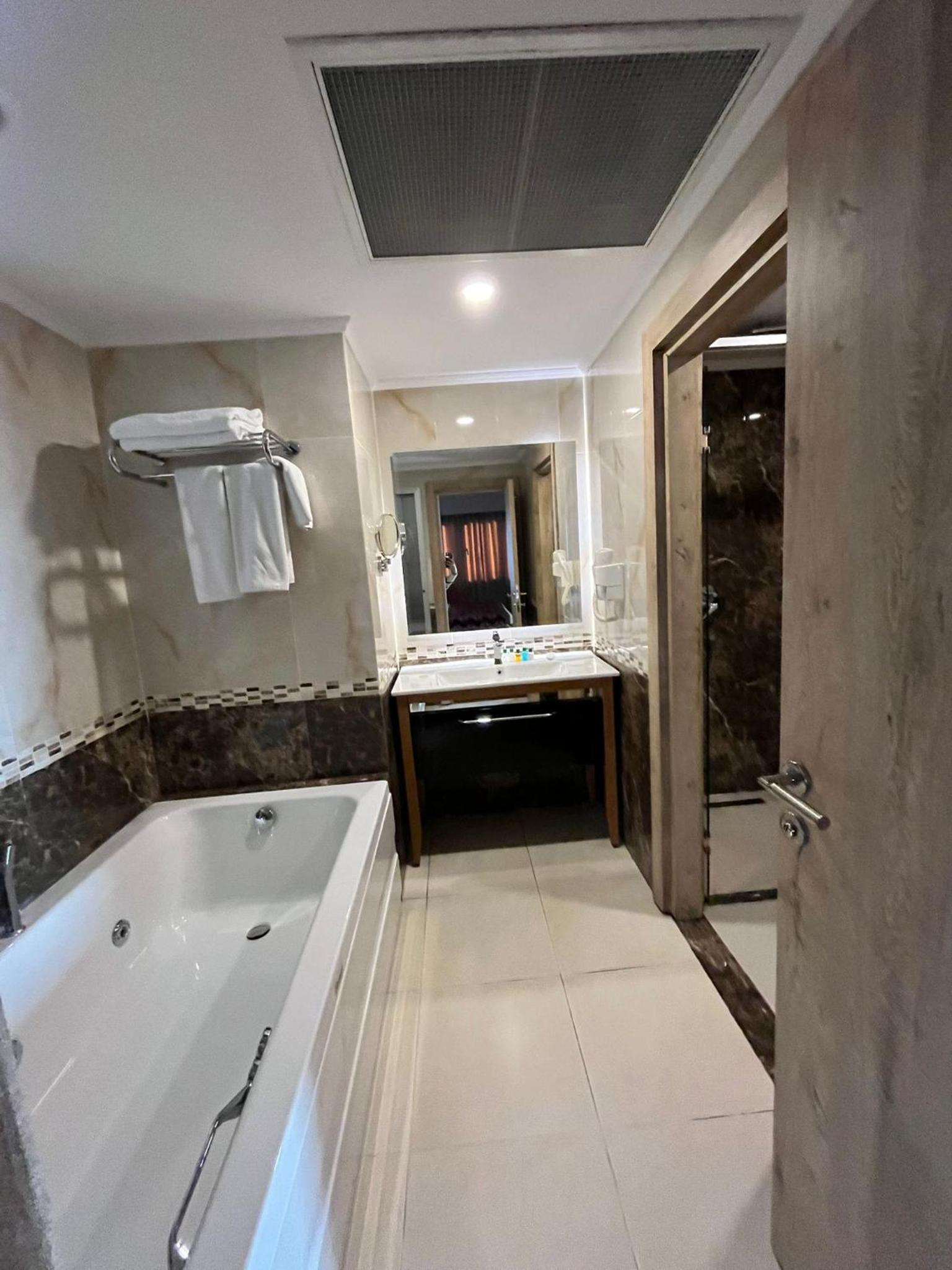 King Suite photo 2