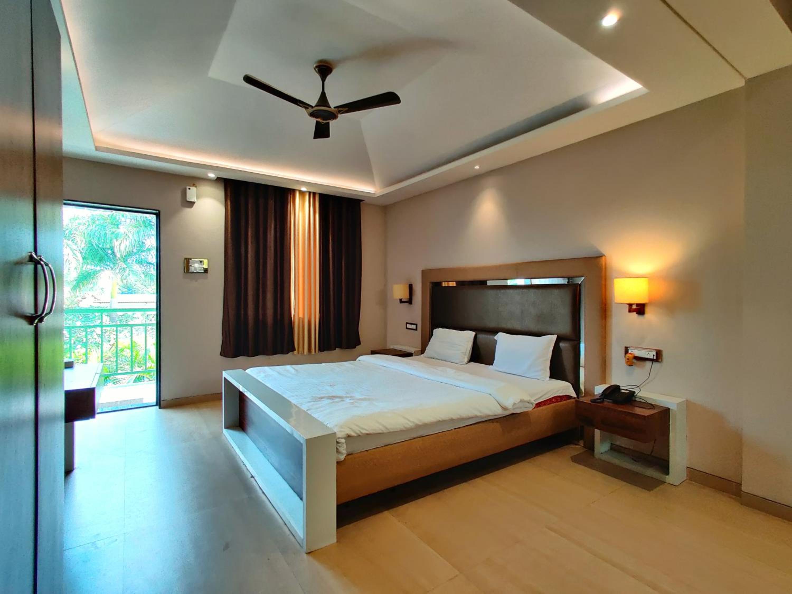 Double Room with Pool View photo 2