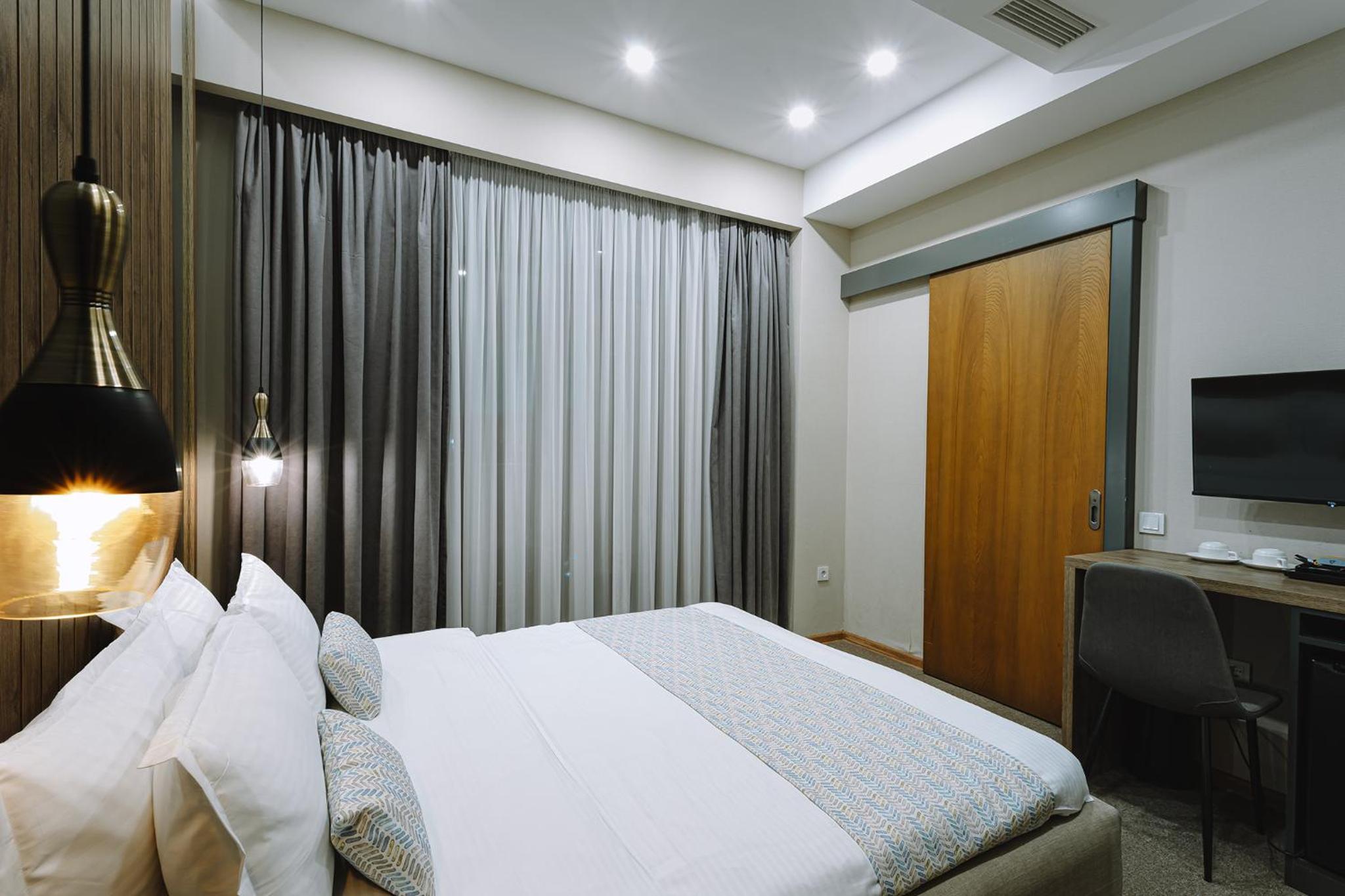 Double Room with Balcony - Photo 1