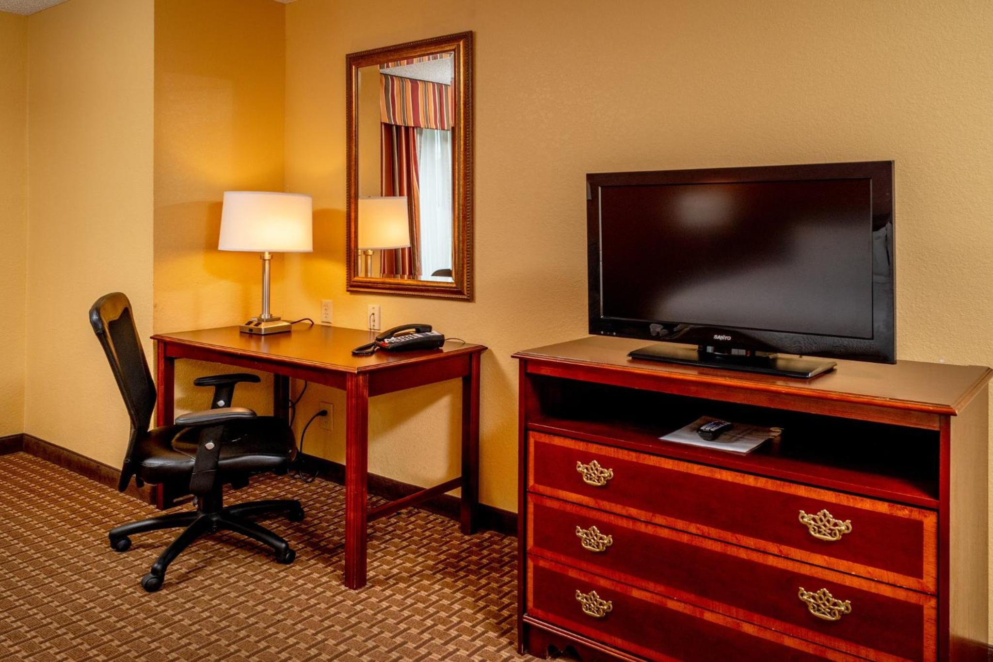 Standard King Room - Photo 8