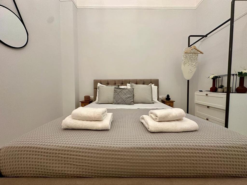Deluxe Queen Room with Two Queen Beds photo 1