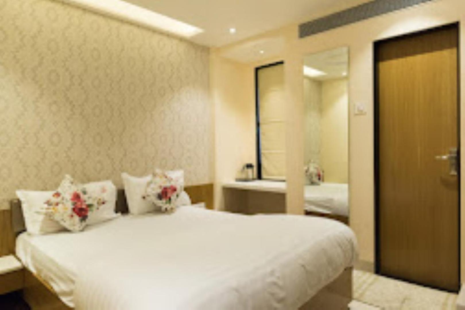 Deluxe Room - Photo 2