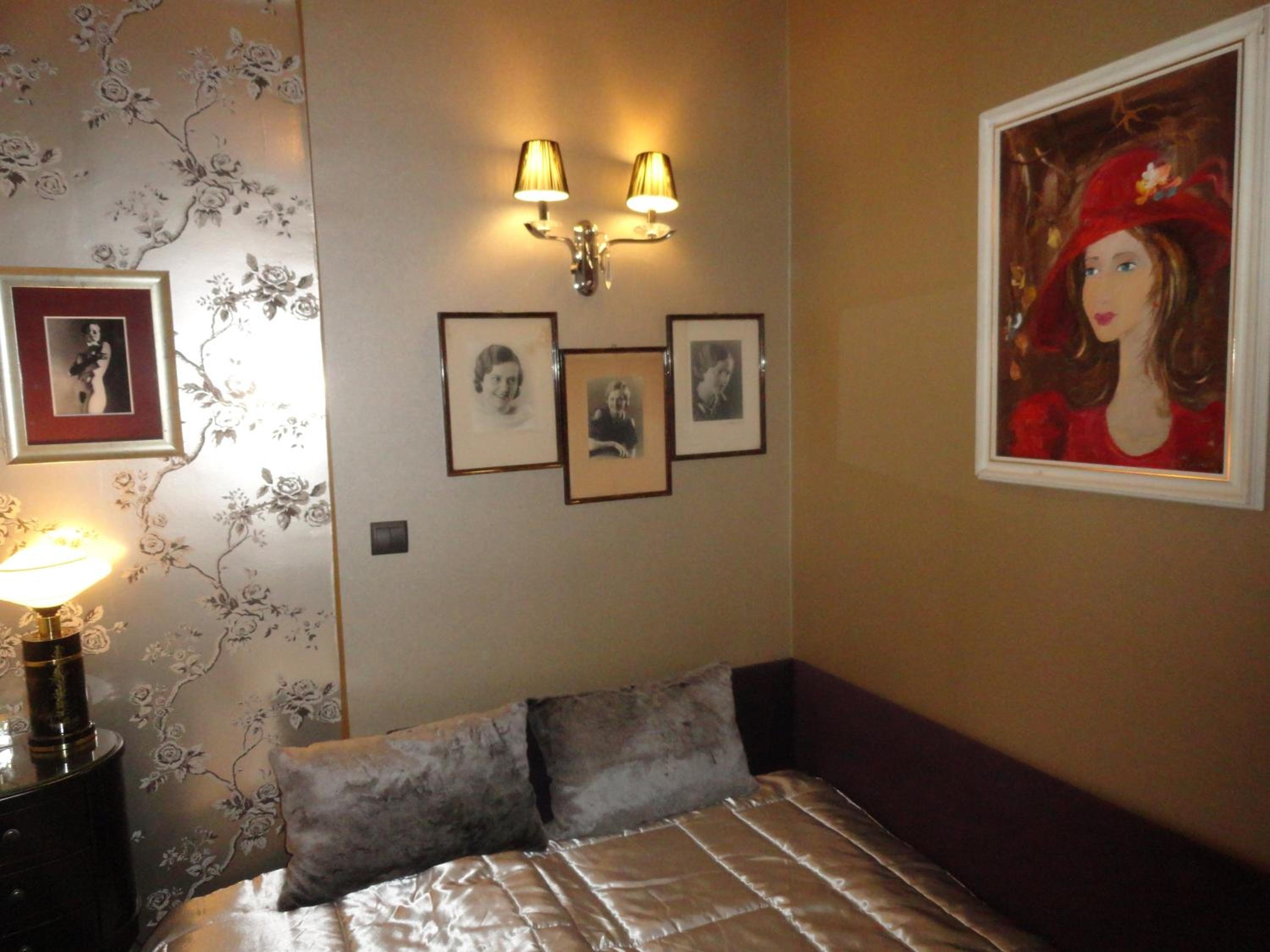 Two-Bedroom Apartment - Photo 166