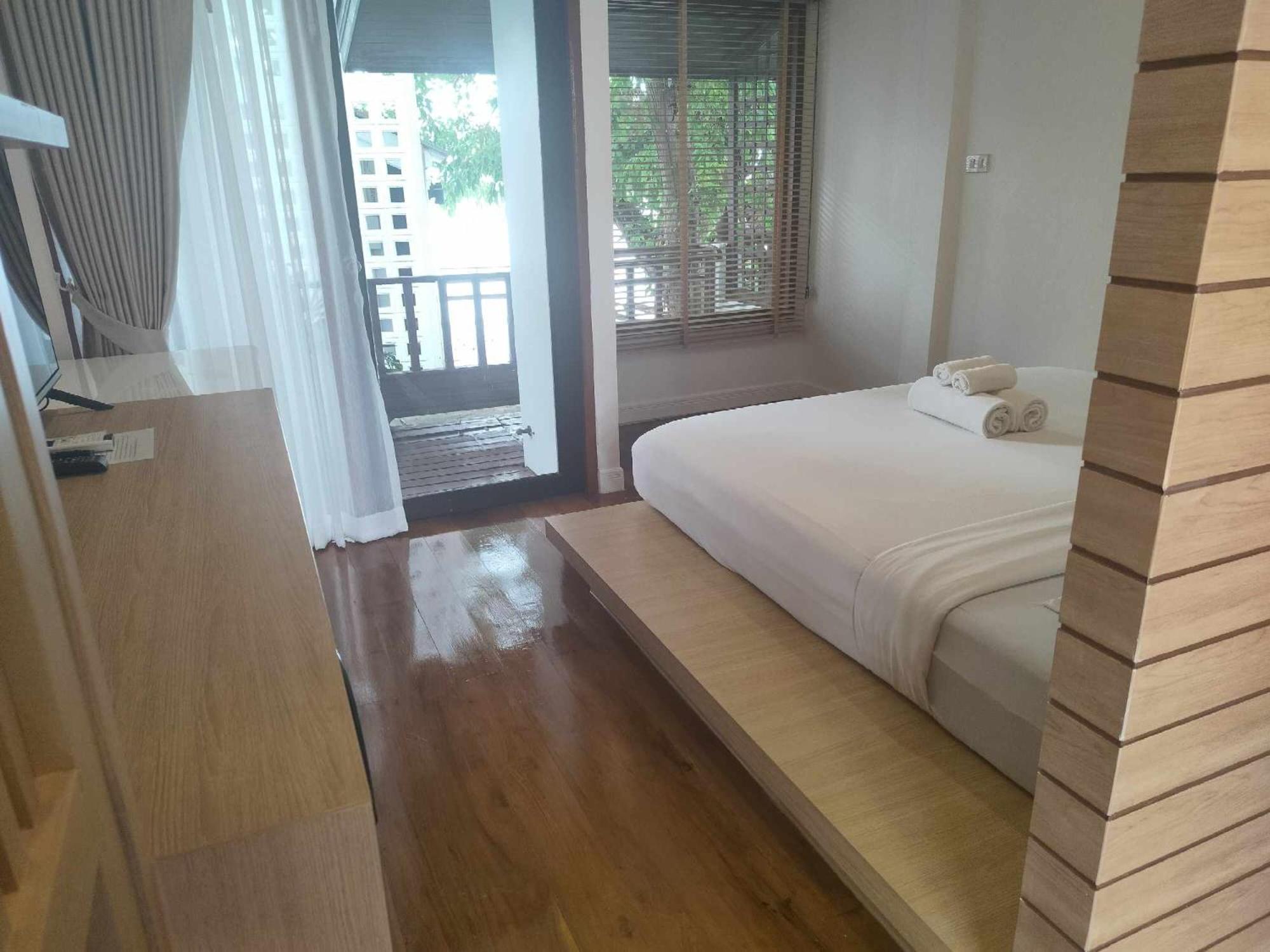 Deluxe Bungalow with Garden View photo 2