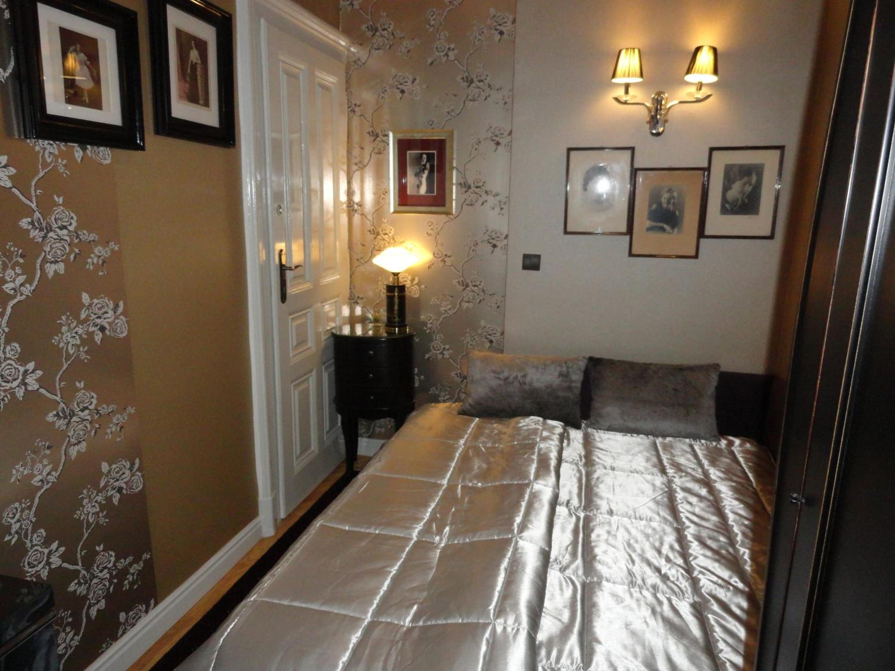 Two-Bedroom Apartment - Photo 88