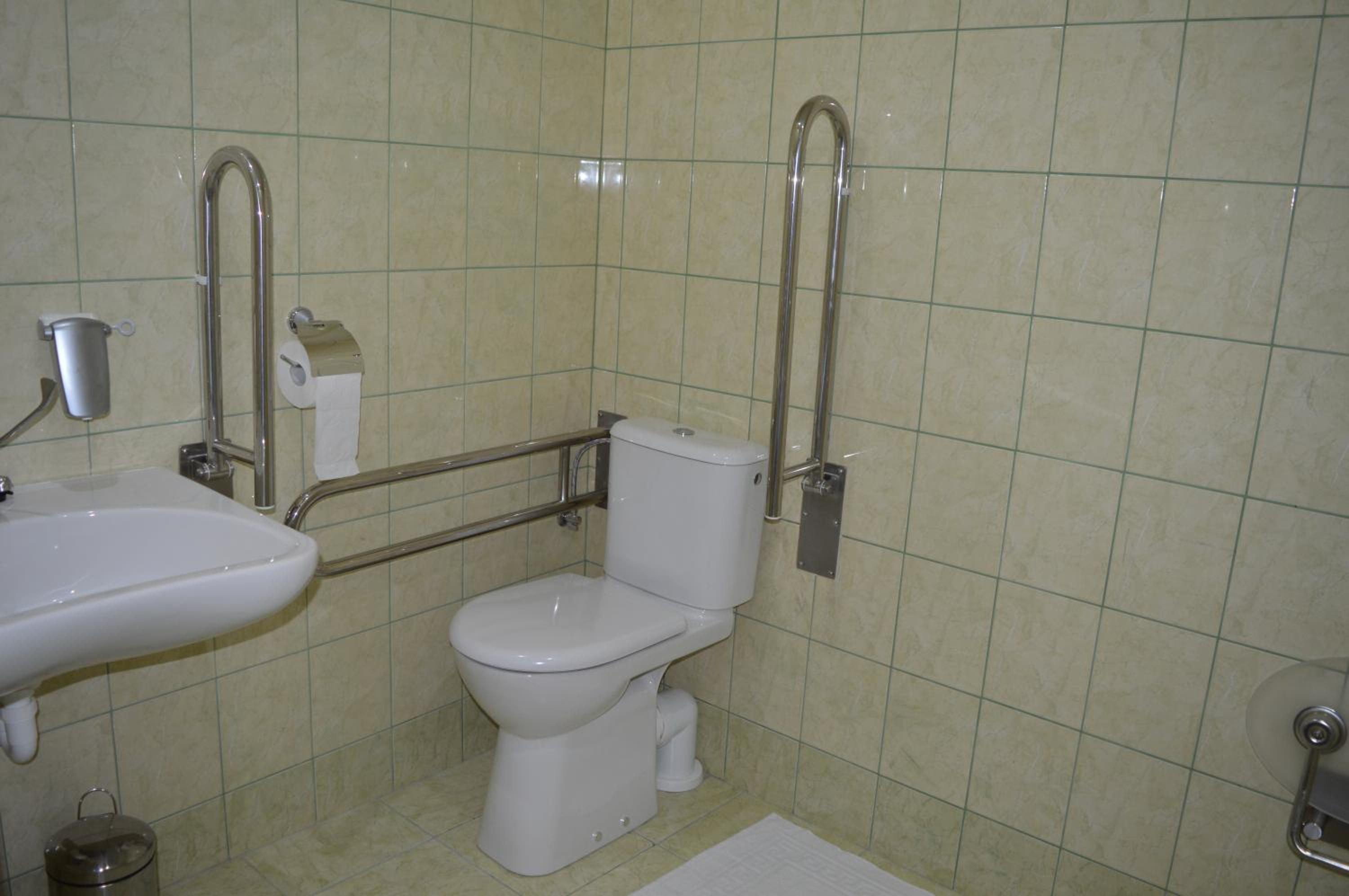 Single Room - Disability Access photo 3