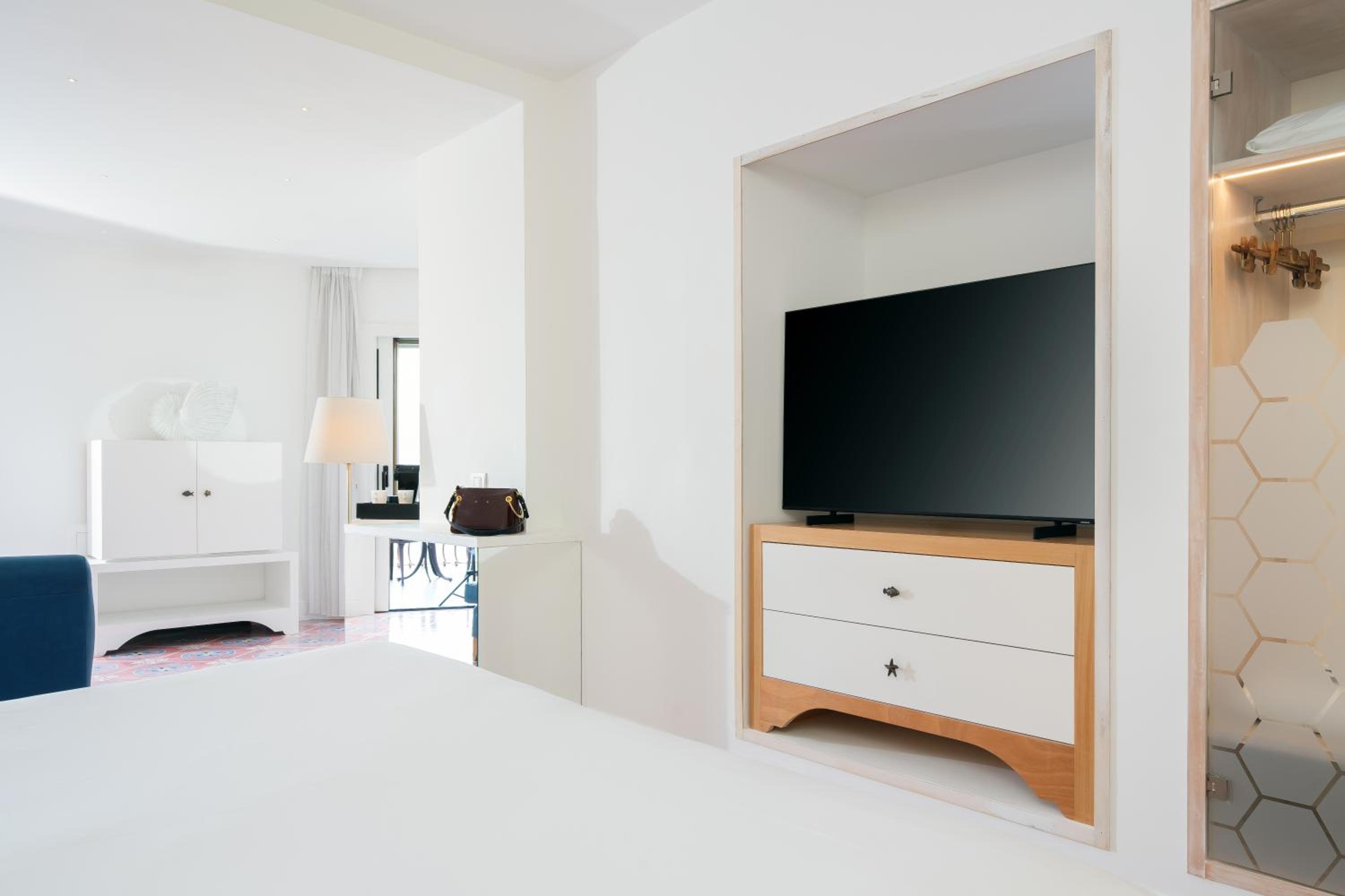 Superior Junior Suite with Terrace and Sea View - Photo 12