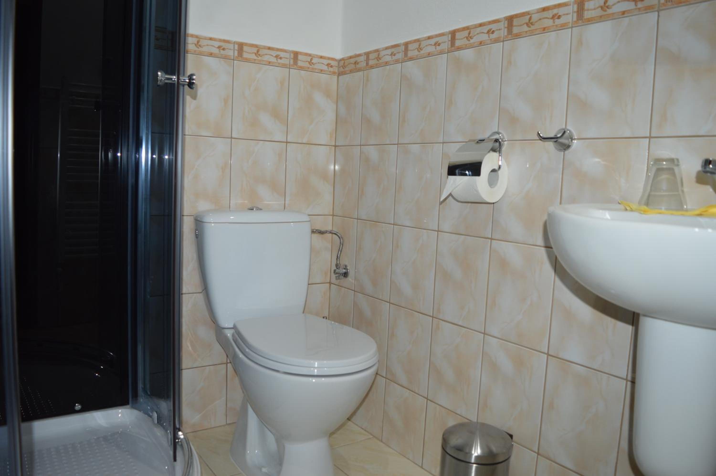 Standard Twin Room - Photo 4