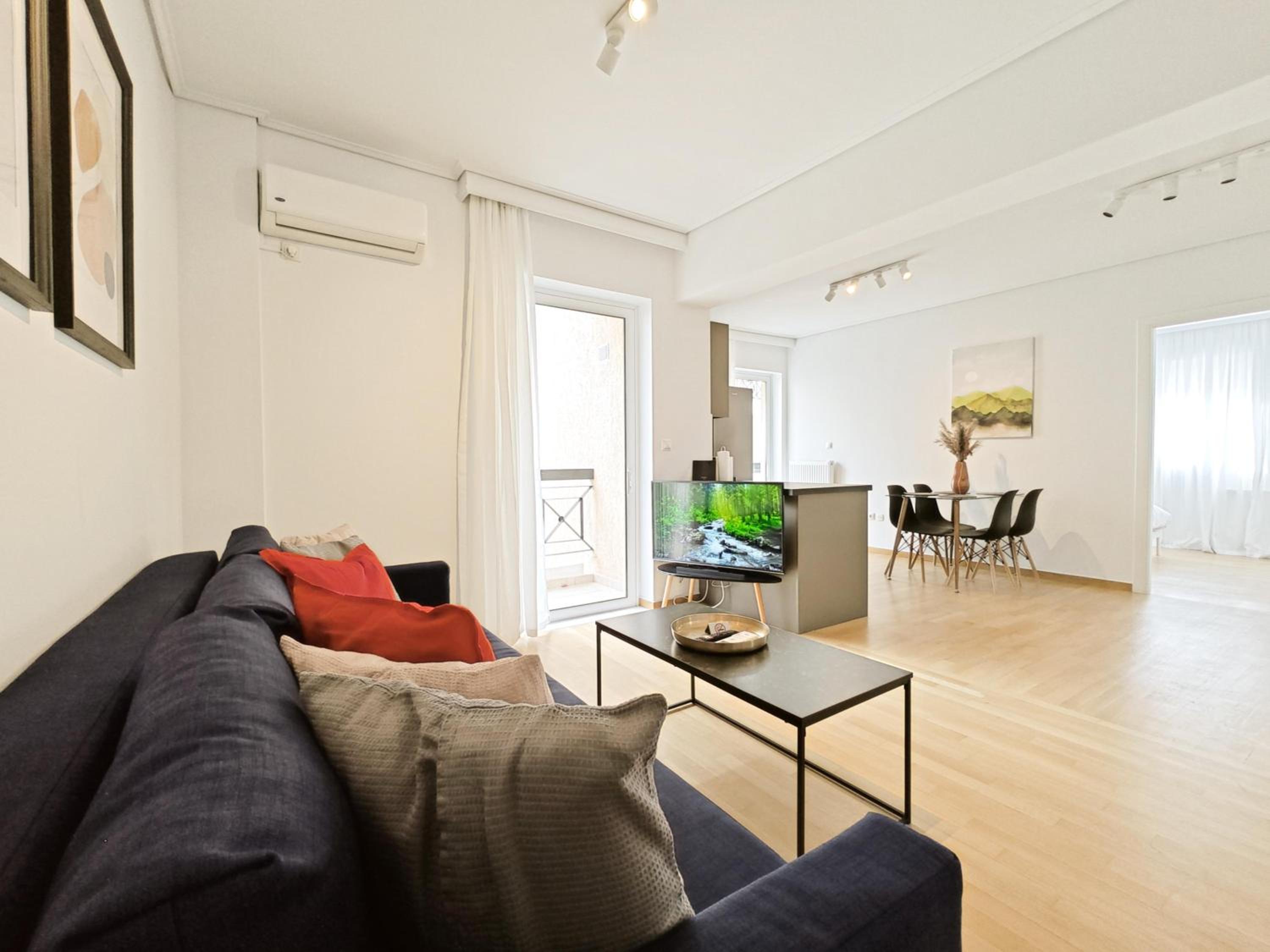 One-Bedroom Apartment photo 1