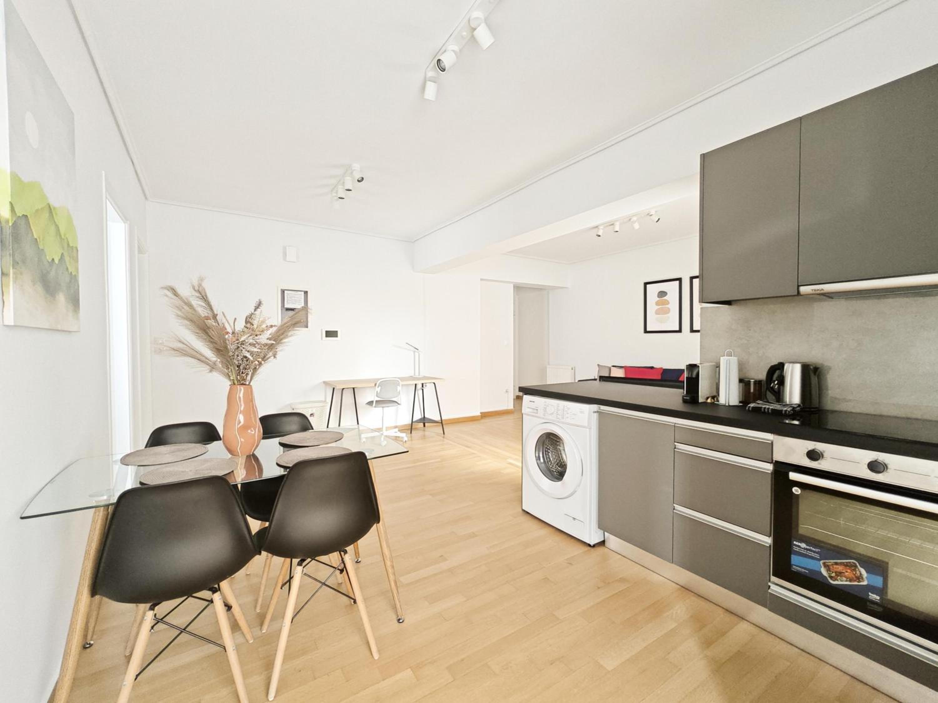 One-Bedroom Apartment photo 3