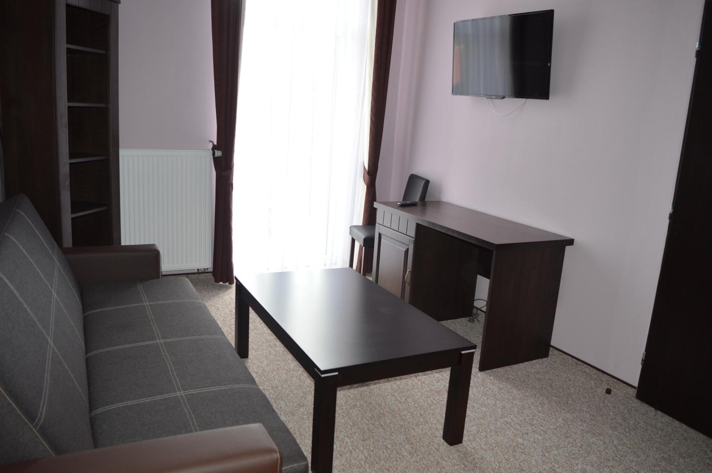 Suite - Photo 1
