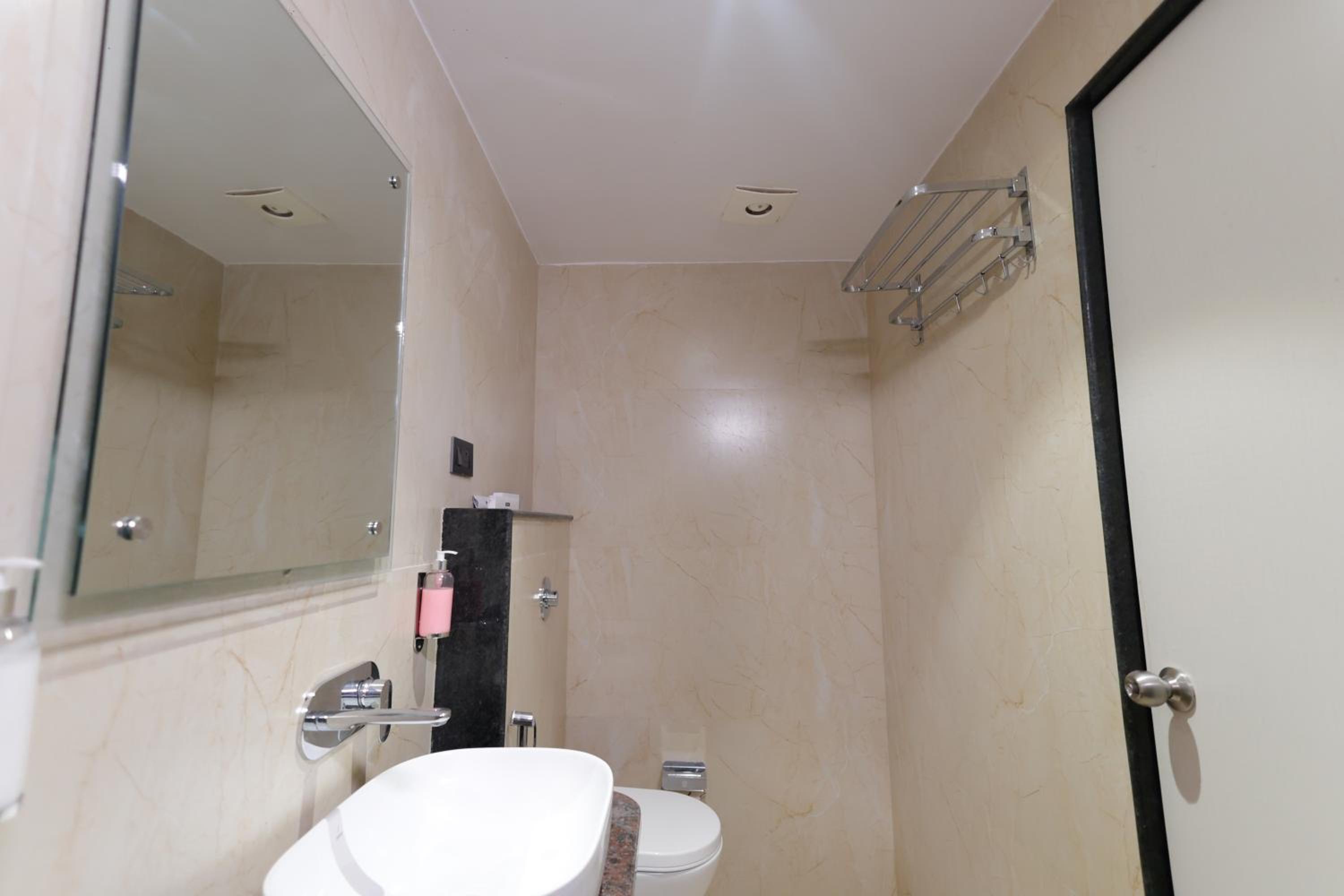 Deluxe Room - Photo 2