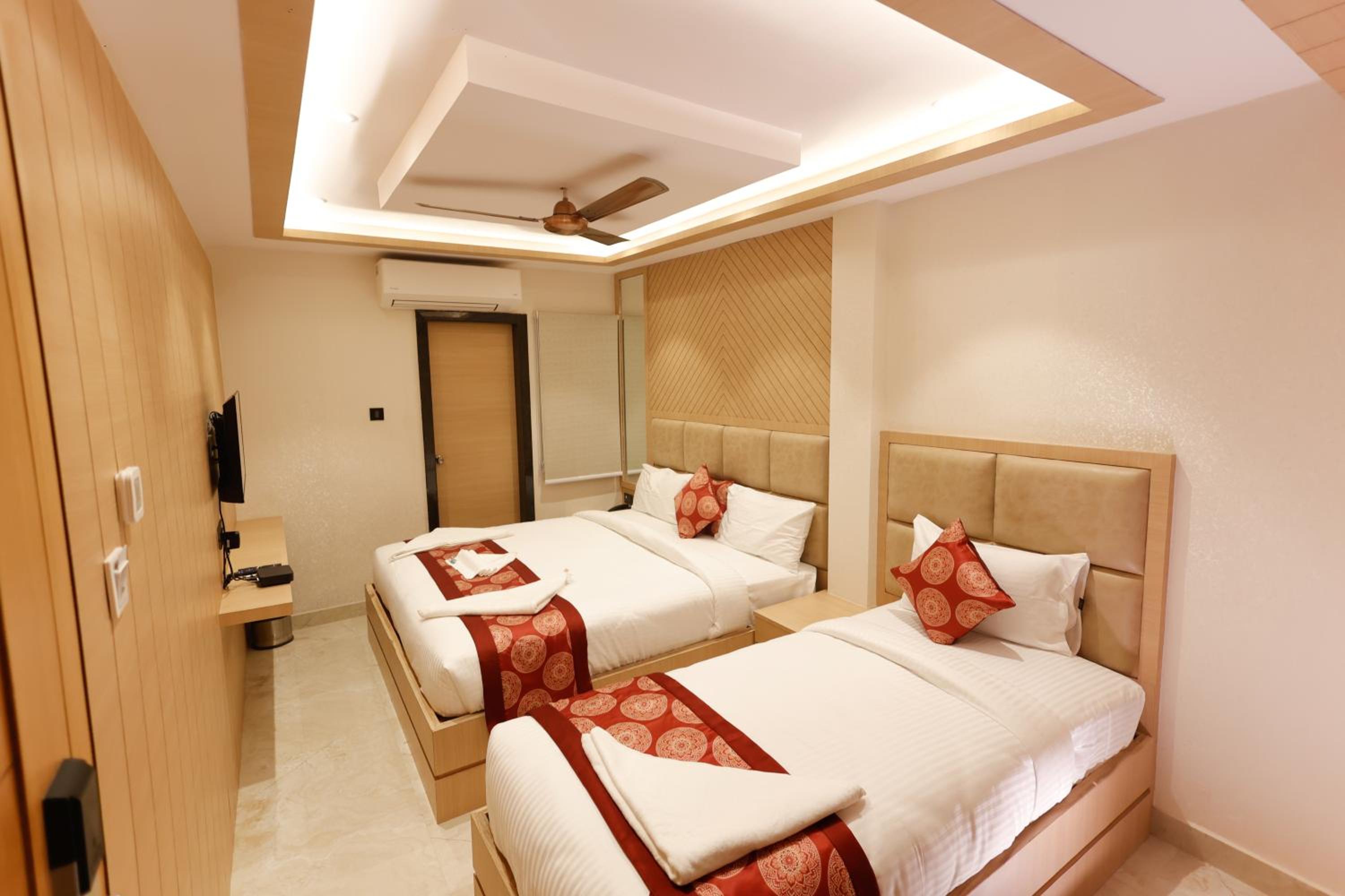 Family Room - Photo 2
