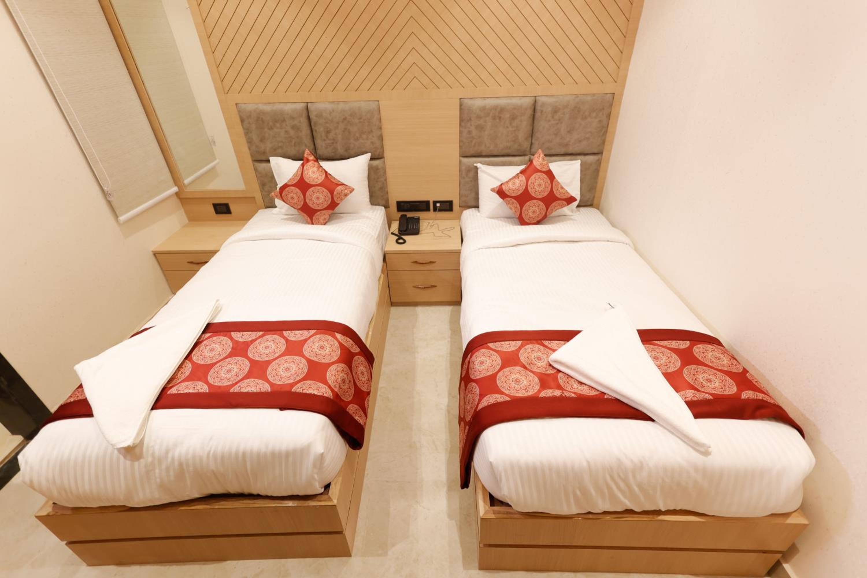 Deluxe Room - Photo 5