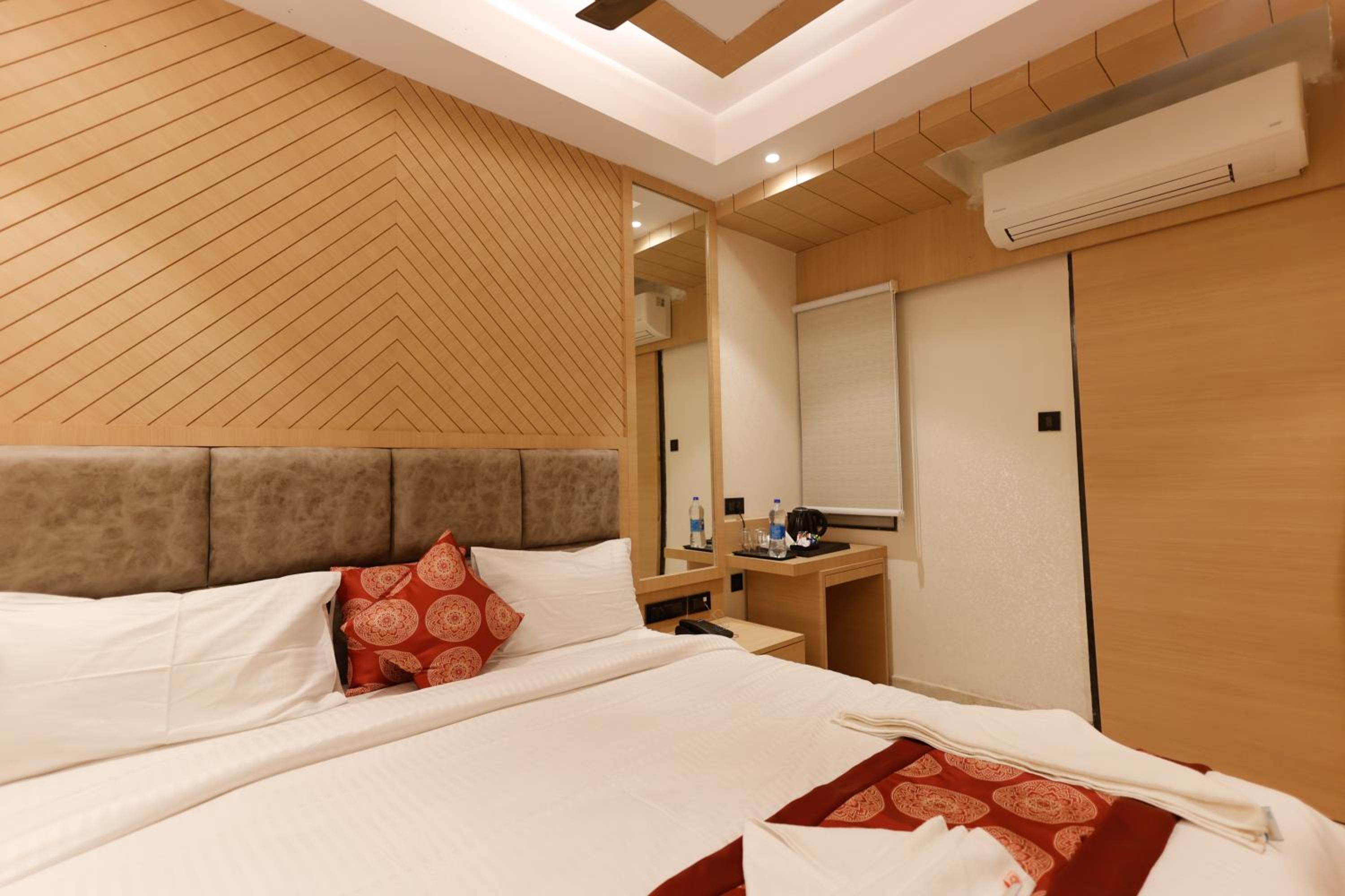 Deluxe Room - Photo 6