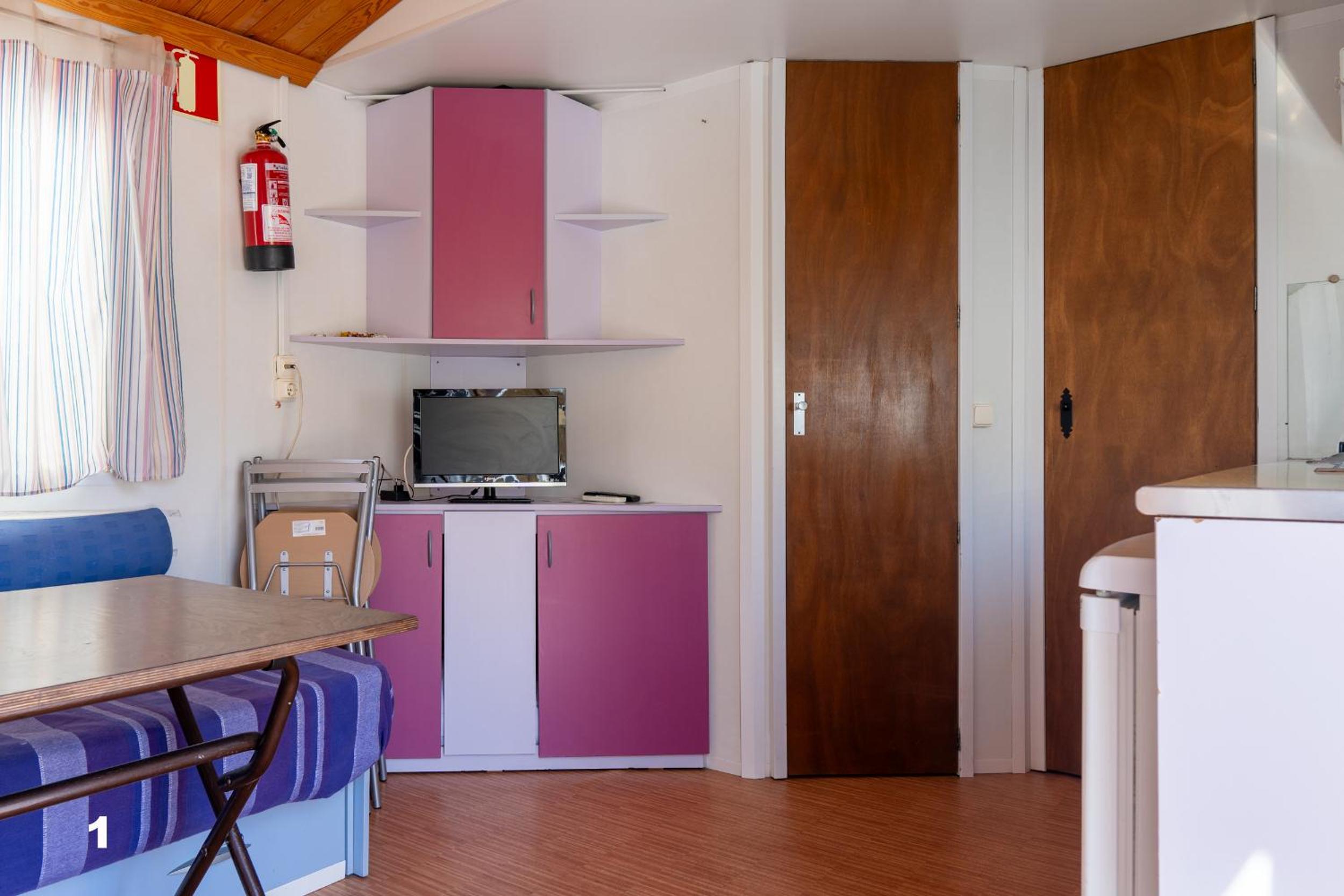 Mobile Home - Photo 6