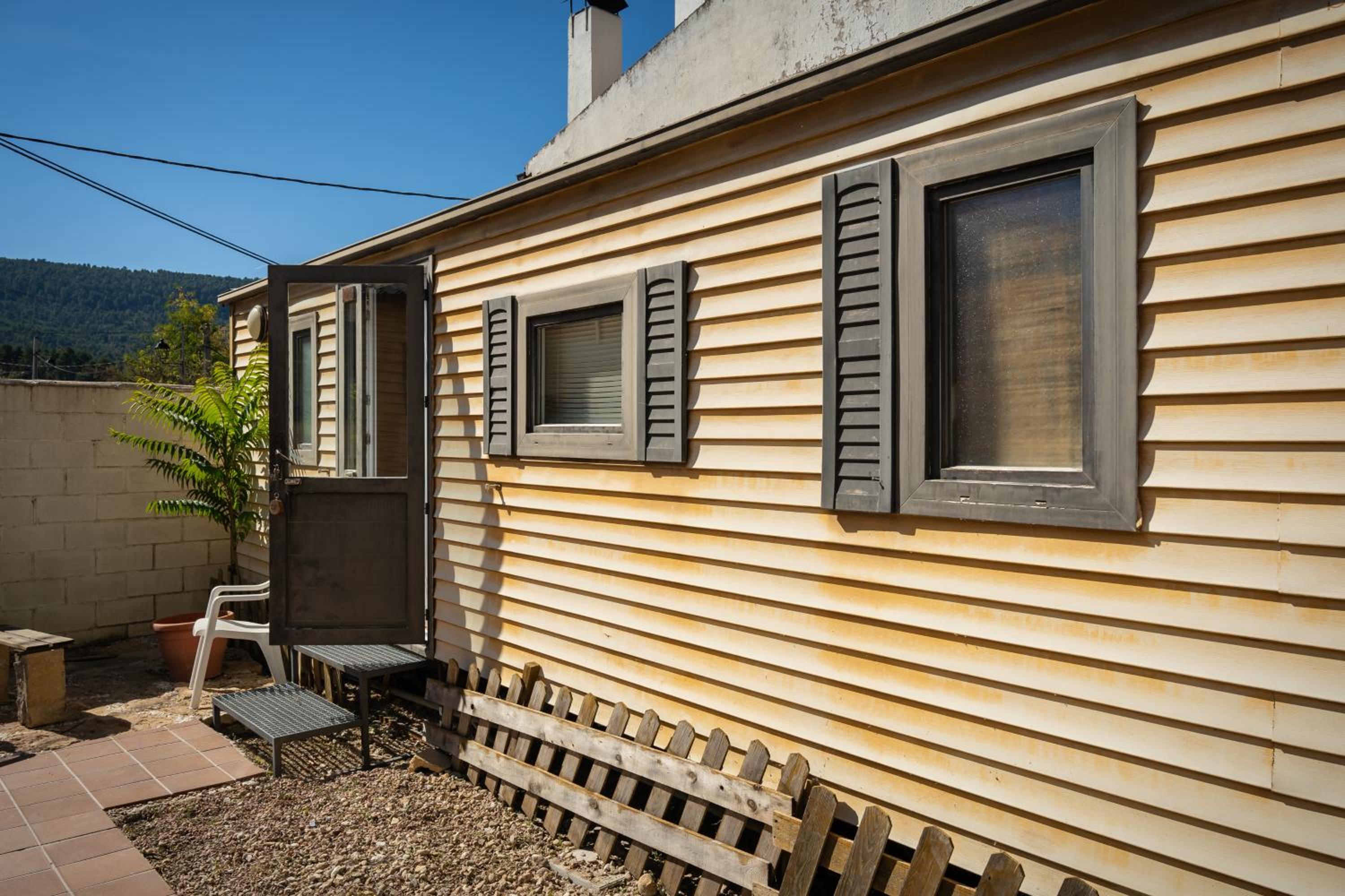 Mobile Home - Photo 11