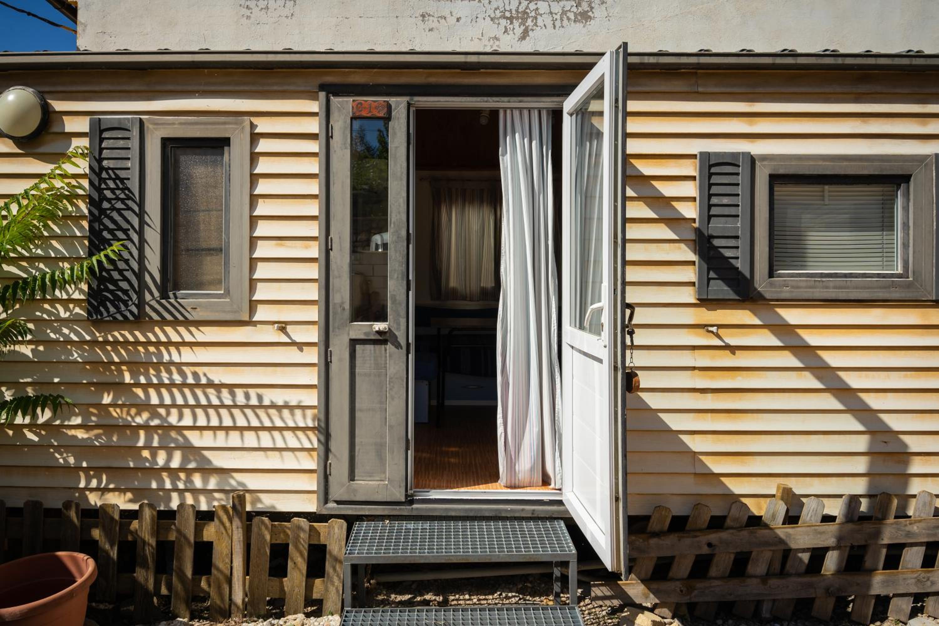 Mobile Home - Photo 10